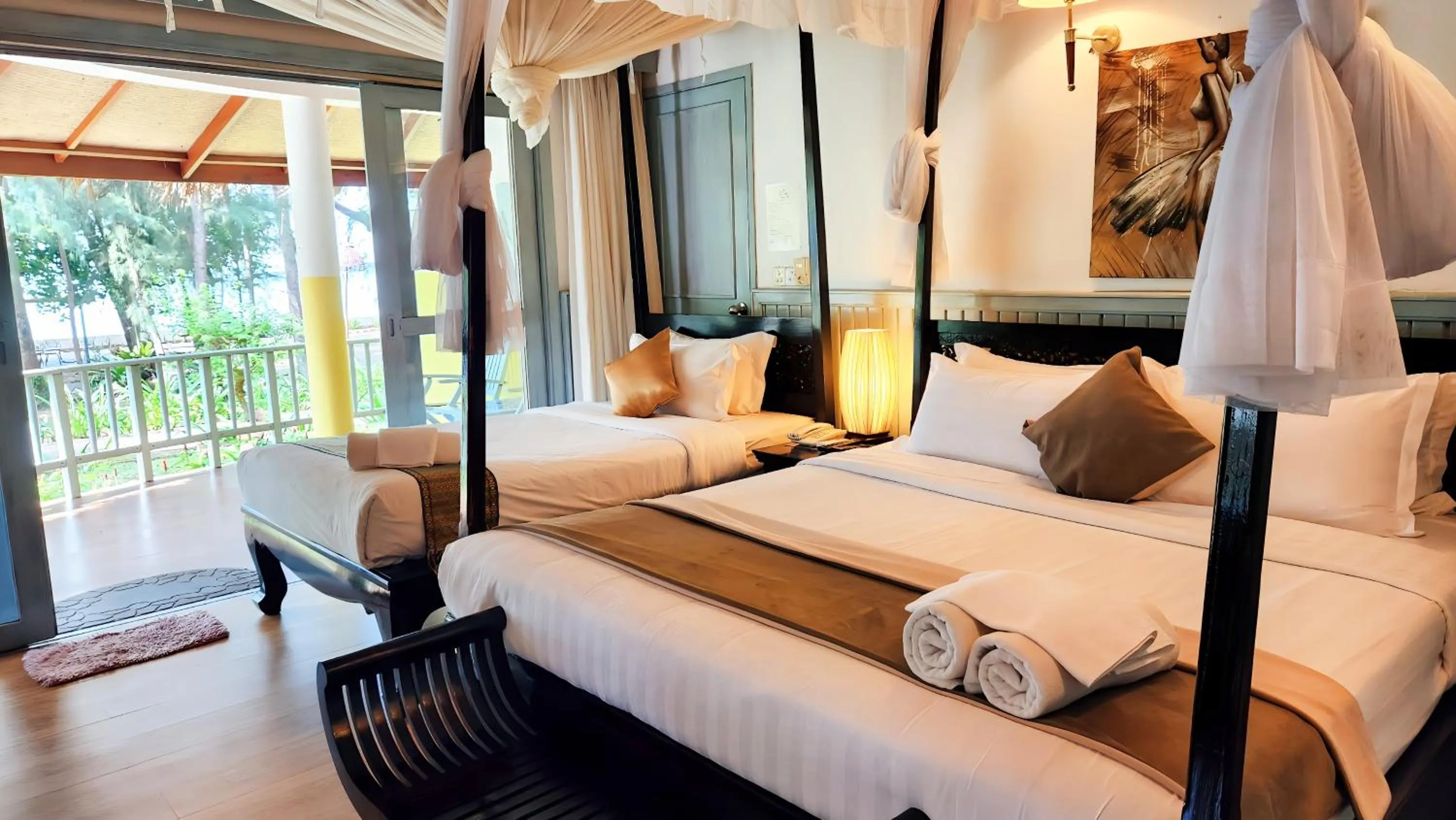 Bedroom, Bed in Nataya Round House Coral Bay Resort