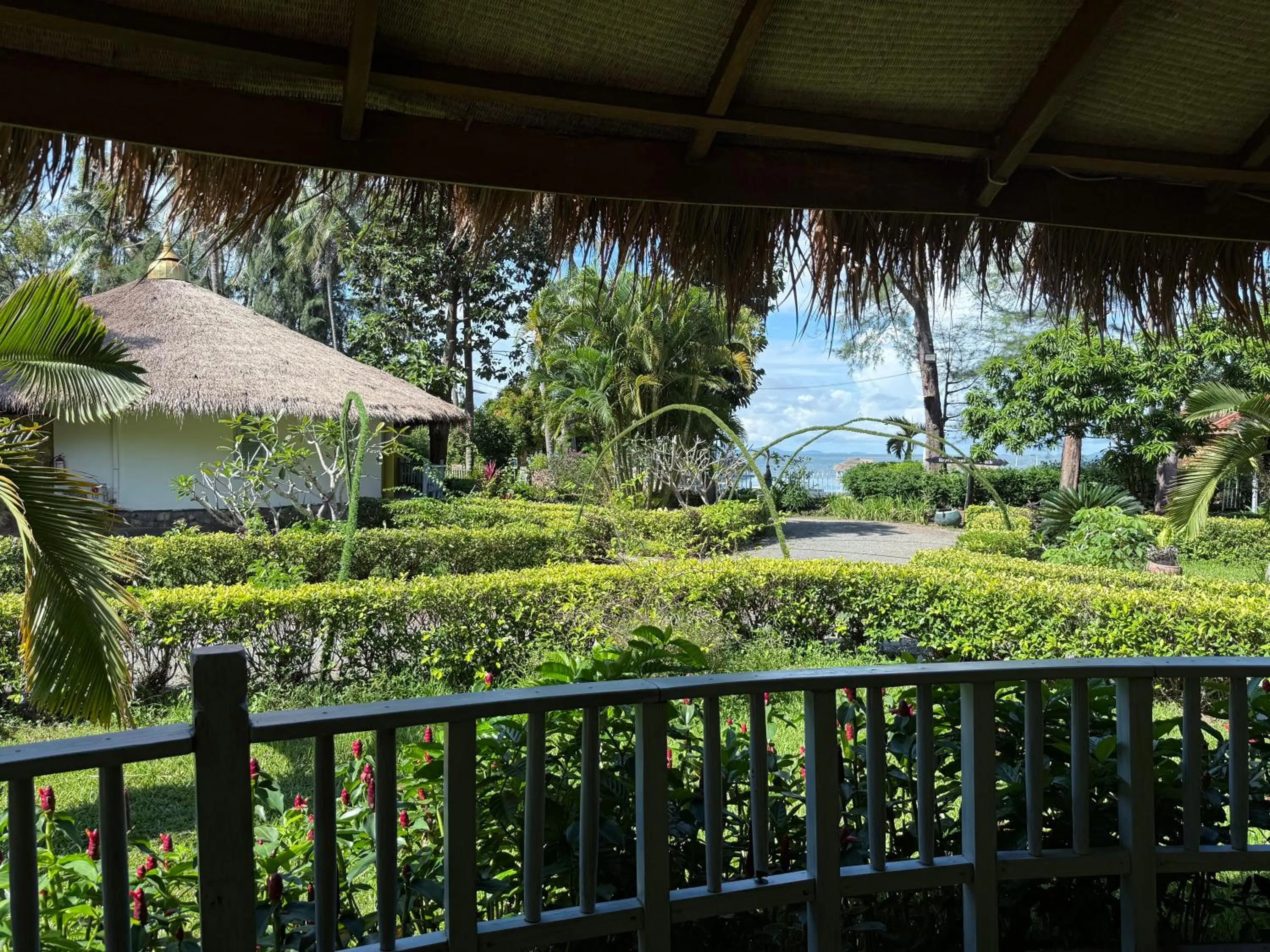 Garden view in Nataya Round House Coral Bay Resort