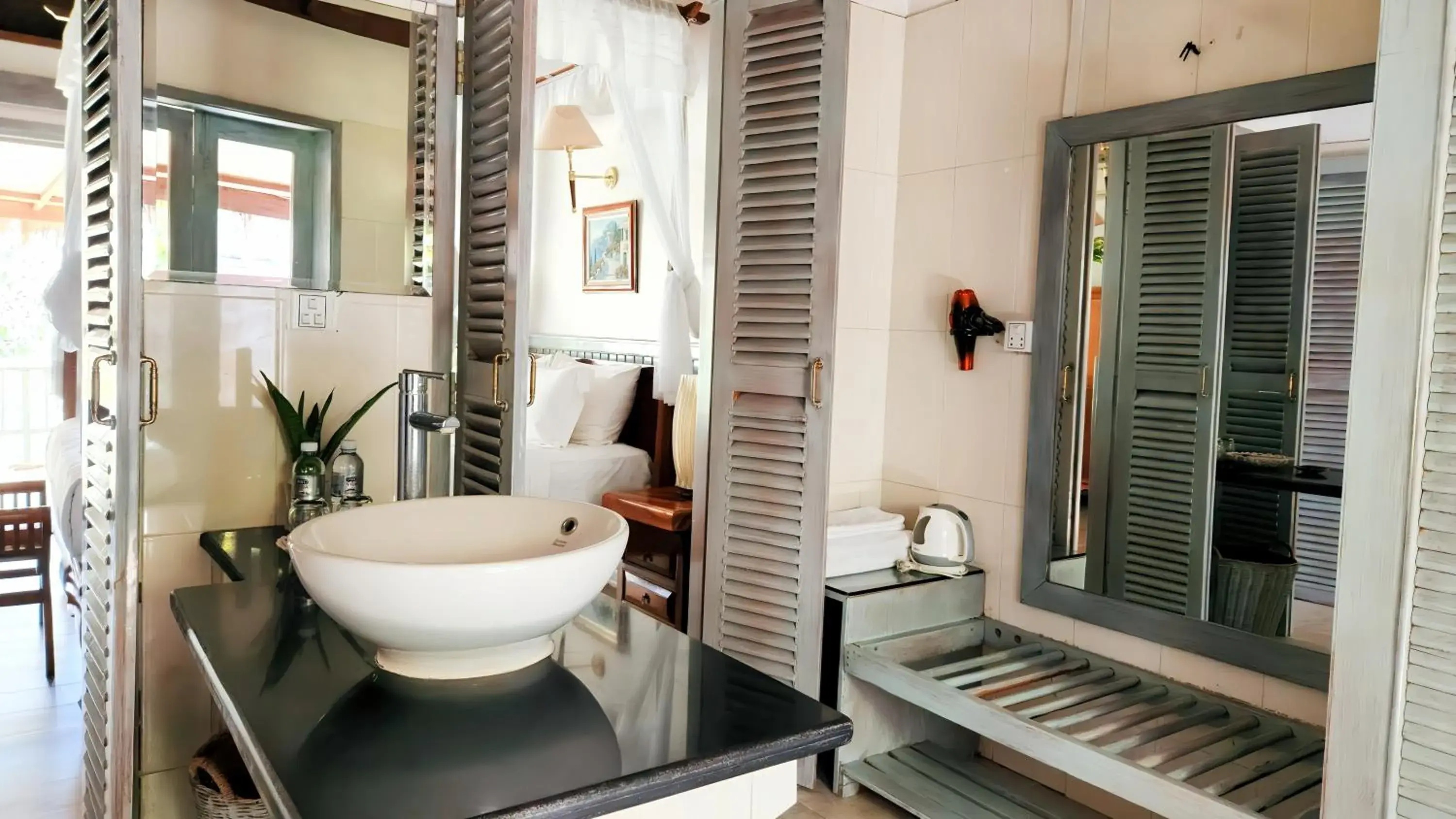 Superior King Mangrove View - single occupancy in Nataya Round House Coral Bay Resort Superior King Mangrove View - single occupancy in Nataya Round House Coral Bay Resort