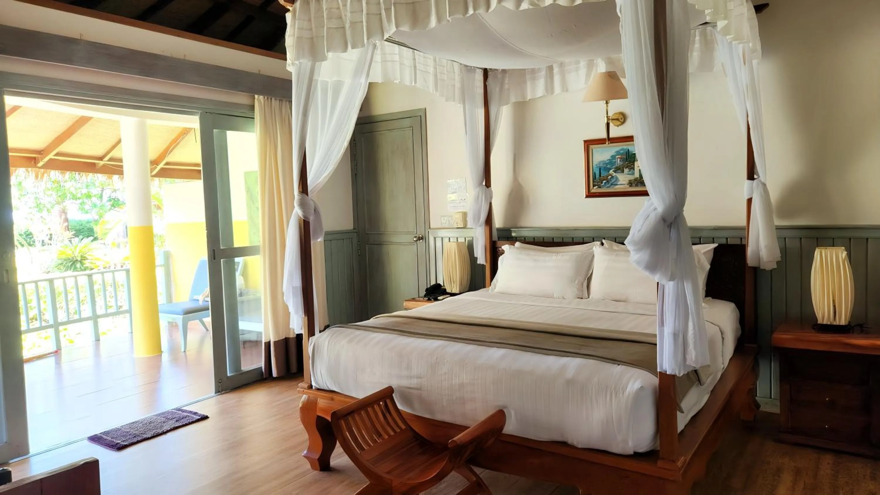 Bedroom, Bed in Nataya Round House Coral Bay Resort