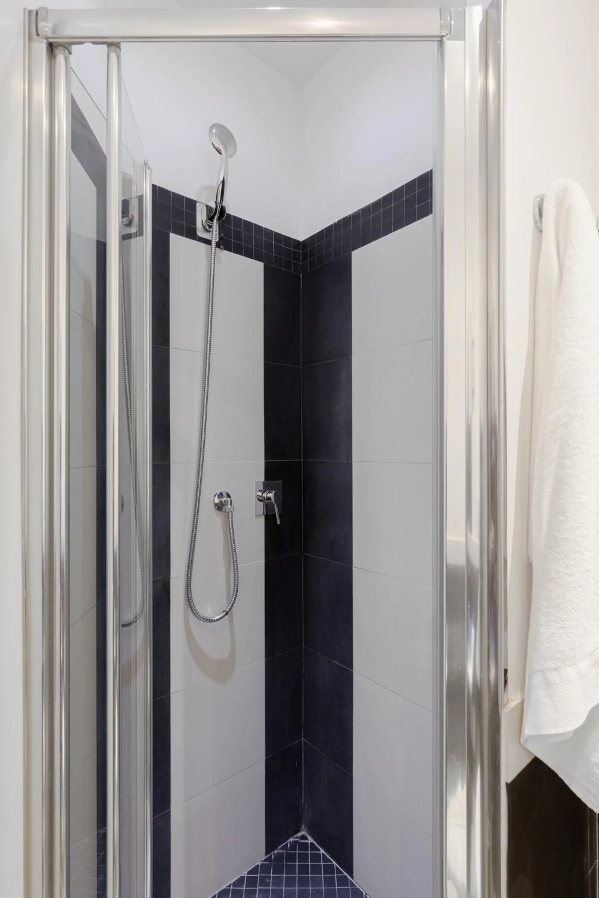 Shower in Relais Roma Centro