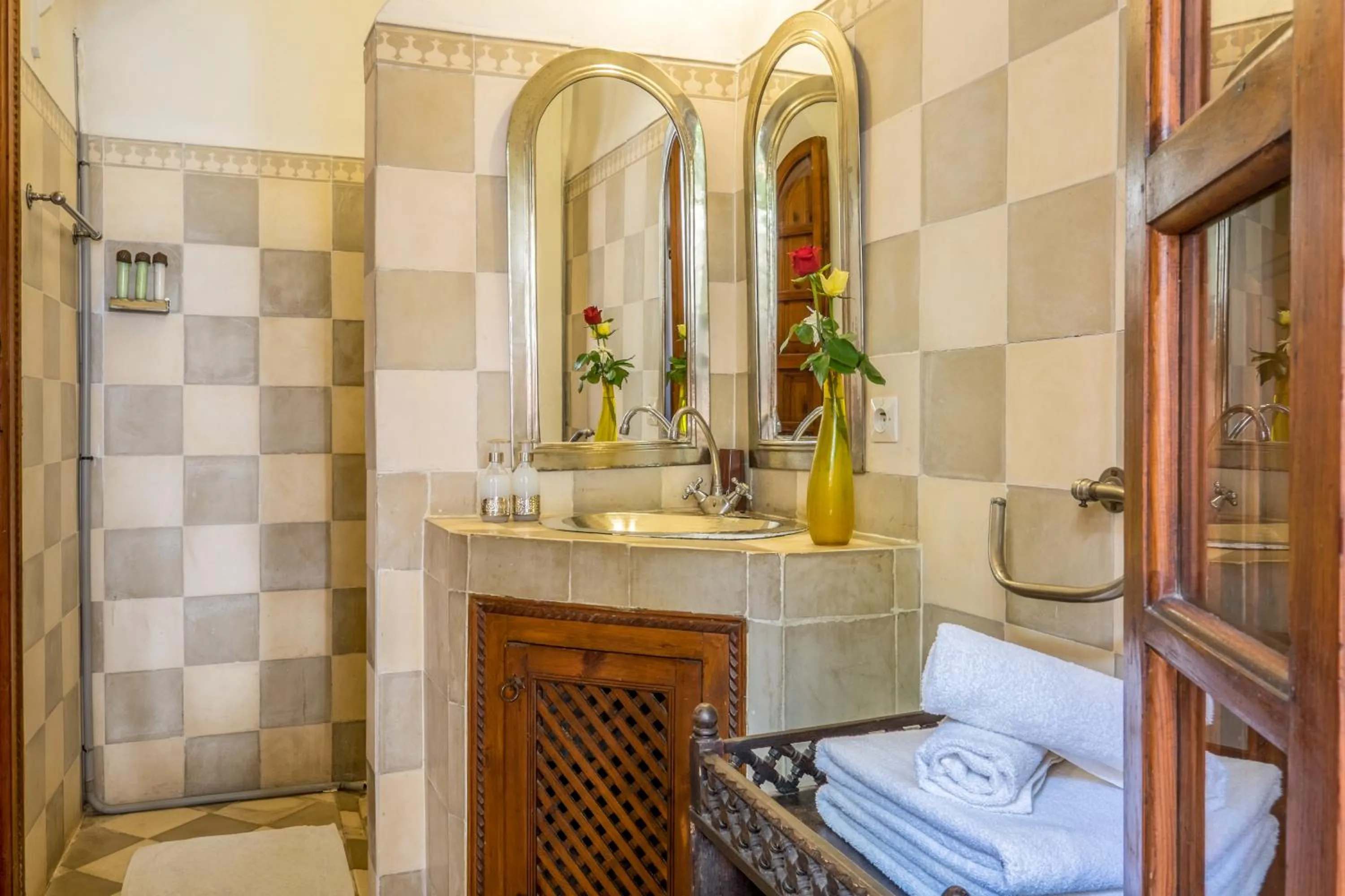 Shower in Riad Sable Chaud