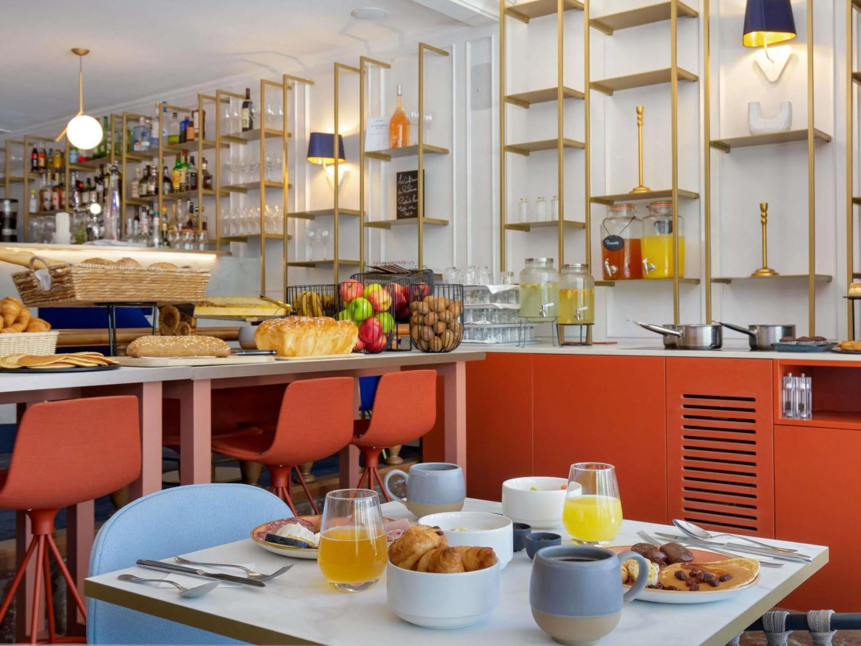 Lounge or bar in Mercure Marseille Centre Bompard La Corniche