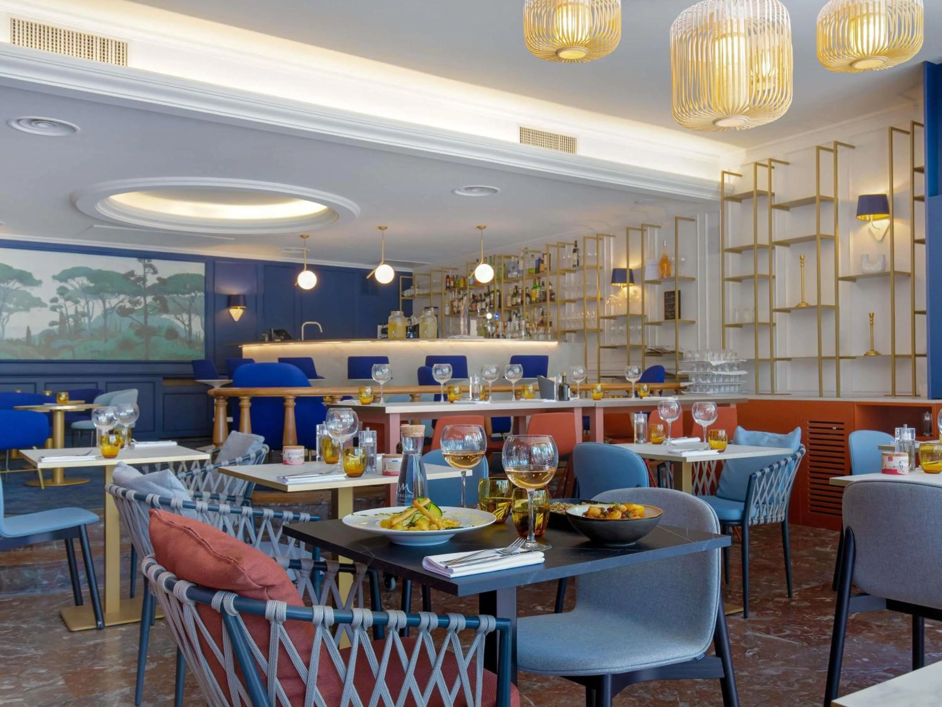 Lounge or bar in Mercure Marseille Centre Bompard La Corniche