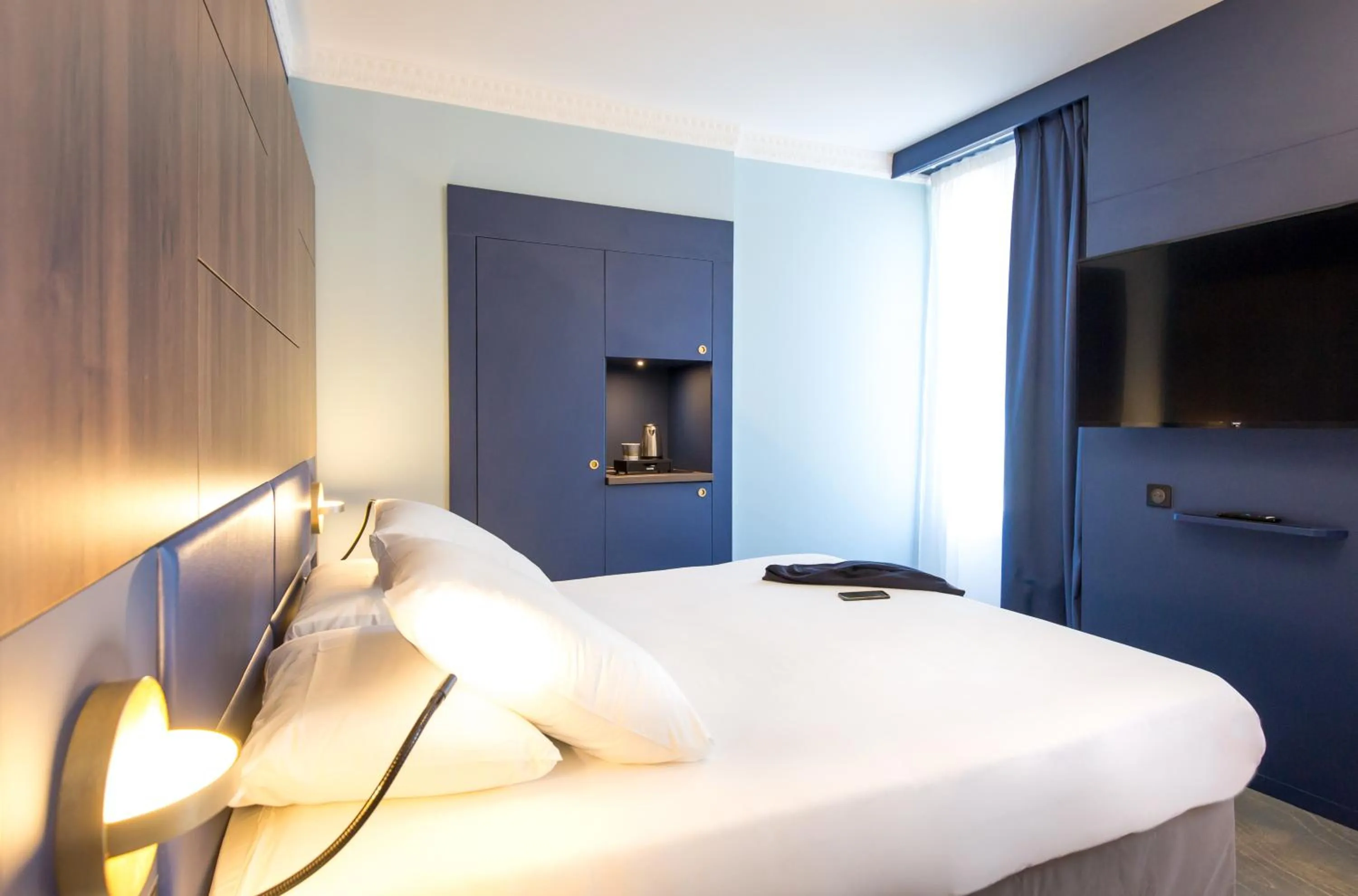 Bed in Mercure Marseille Centre Bompard La Corniche