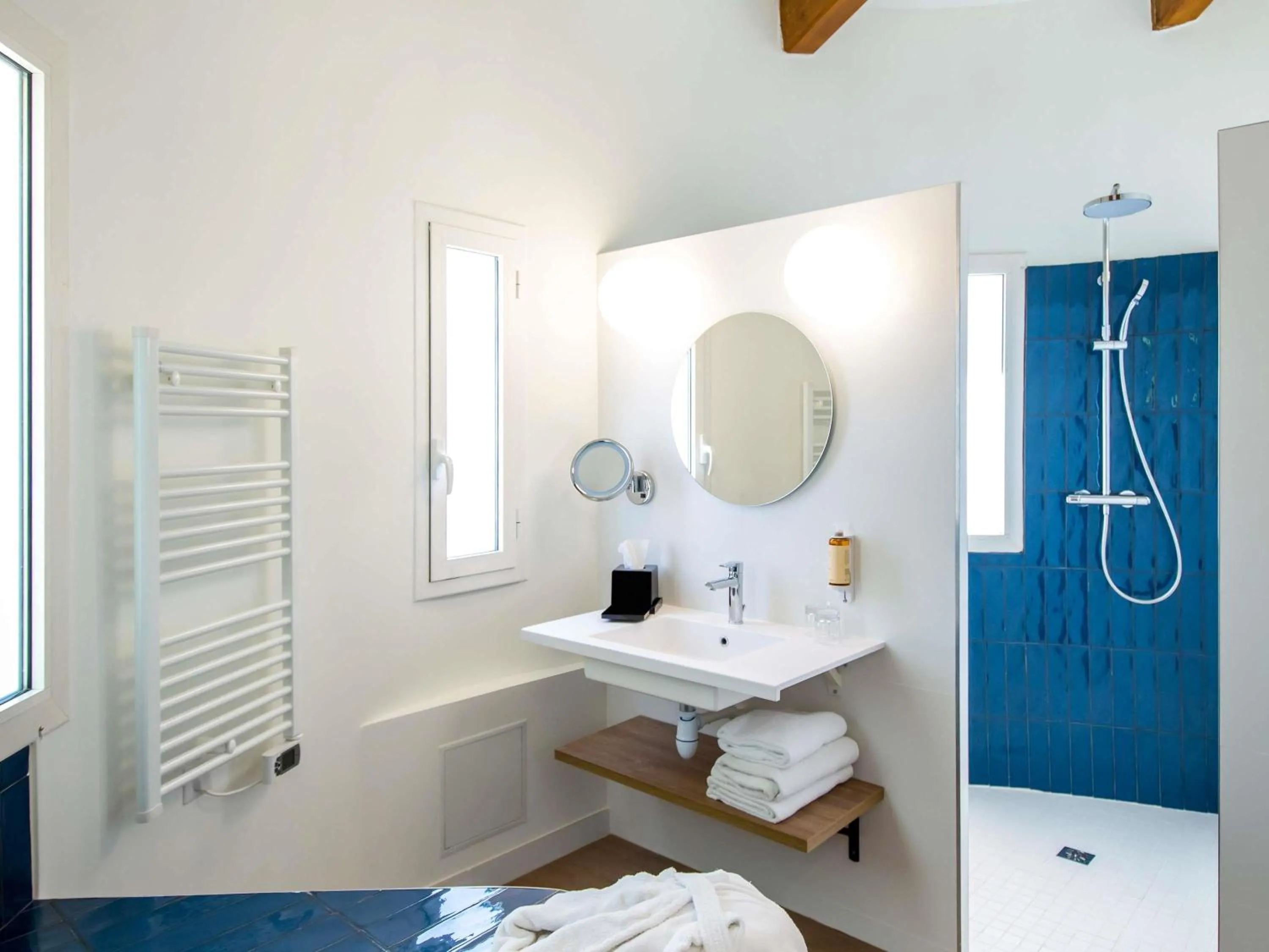 Bedroom in Mercure Marseille Centre Bompard La Corniche