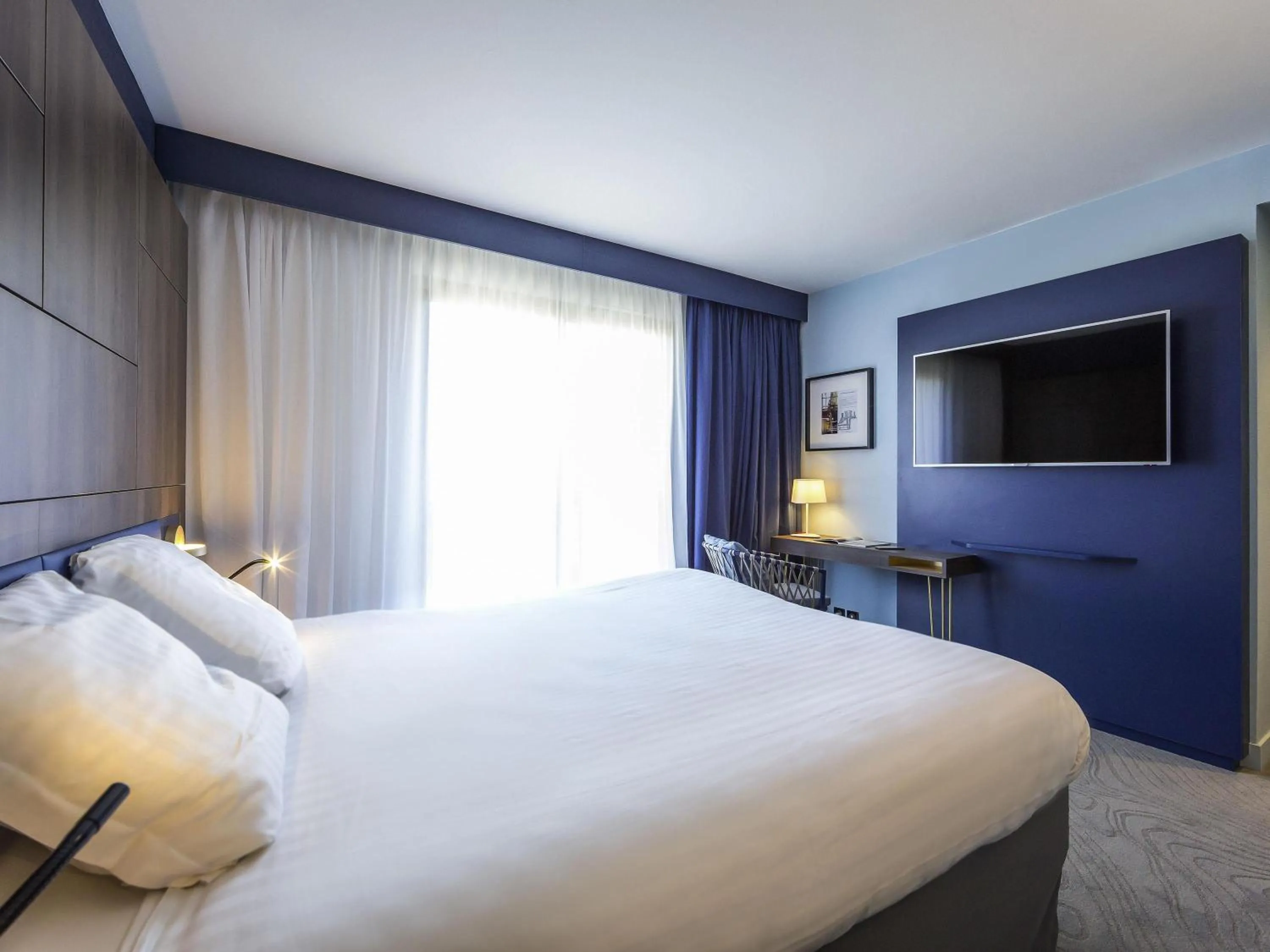 Bedroom, Bed in Mercure Marseille Centre Bompard La Corniche