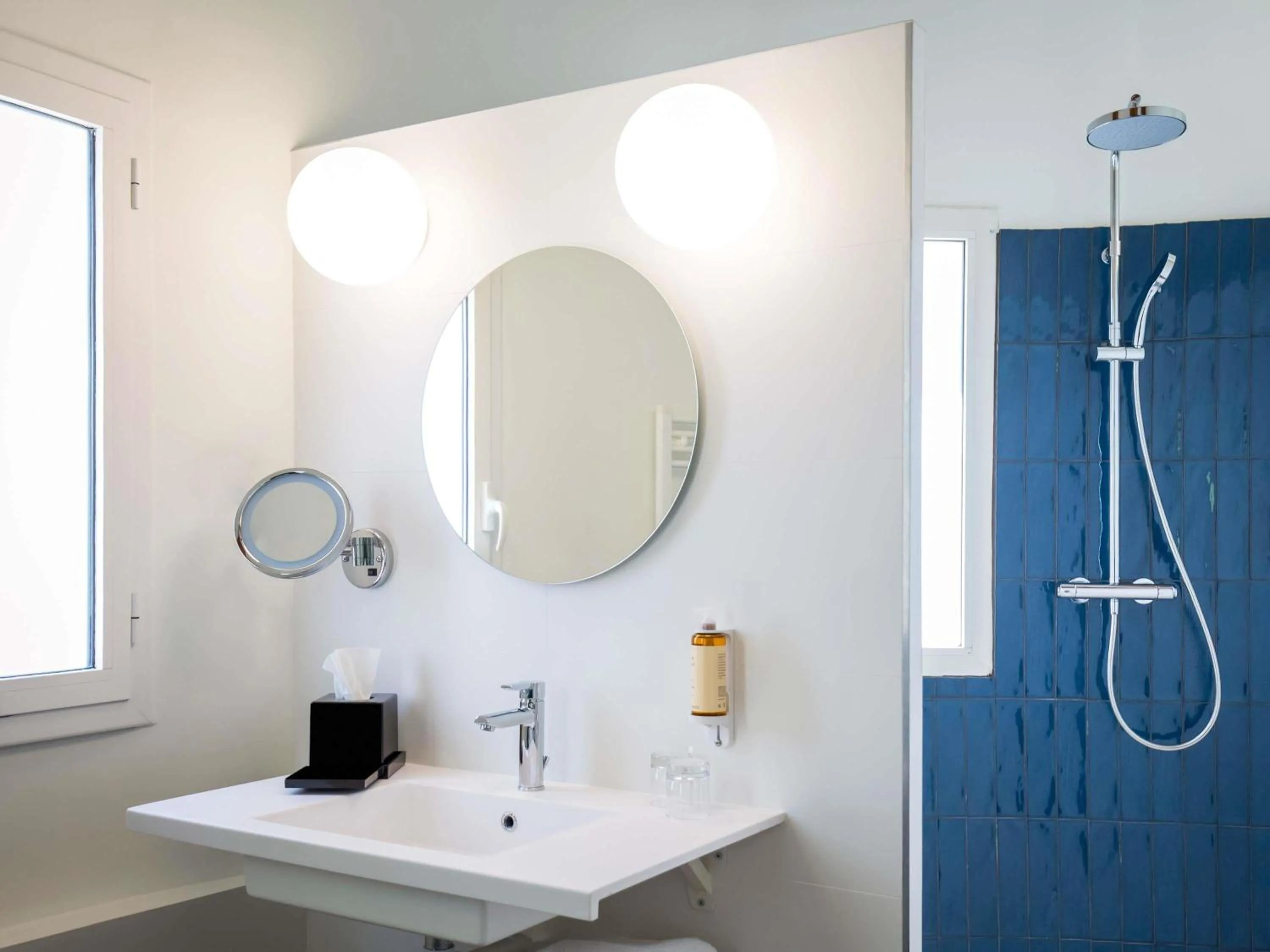 Bedroom in Mercure Marseille Centre Bompard La Corniche