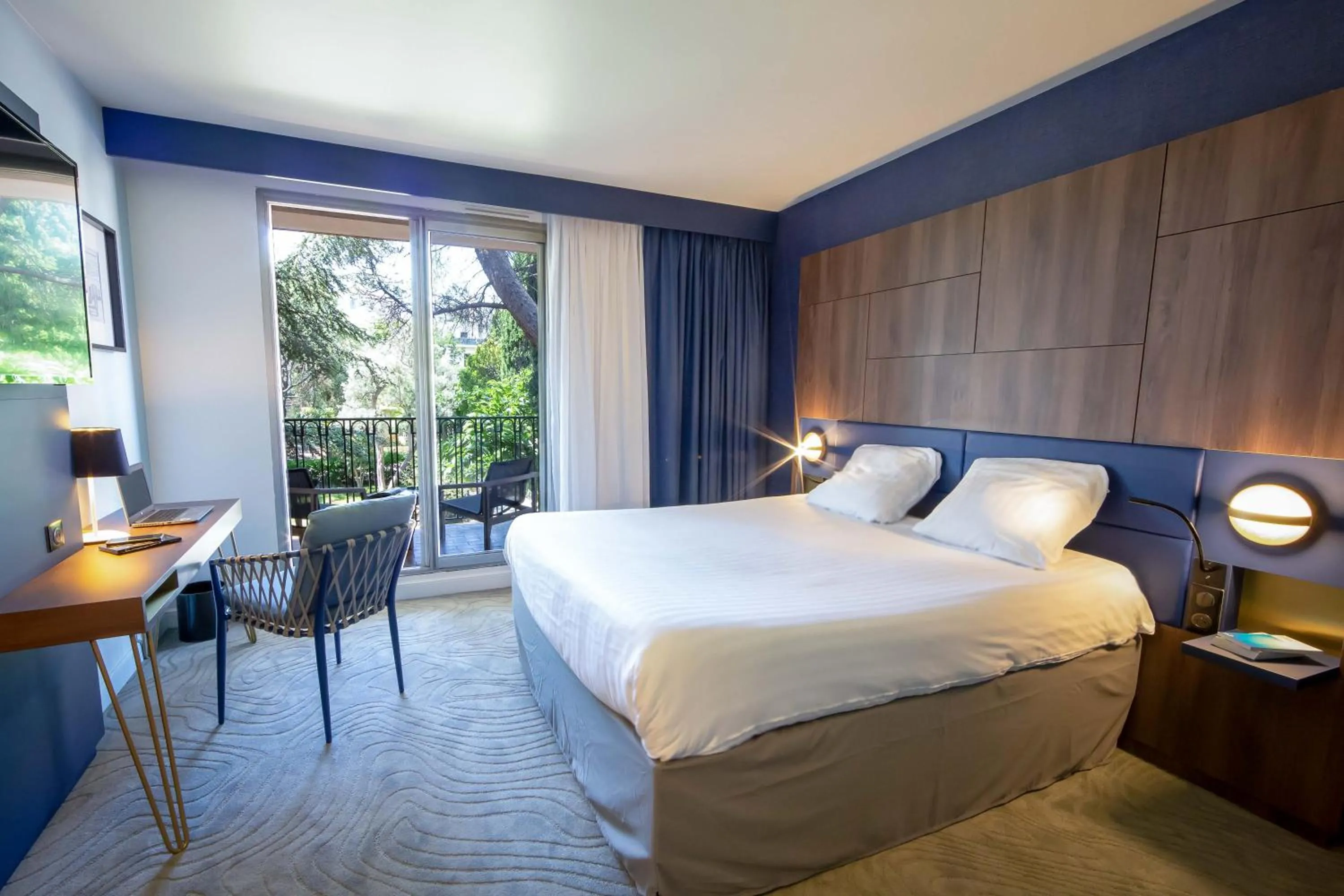 Bedroom, Bed in Mercure Marseille Centre Bompard La Corniche