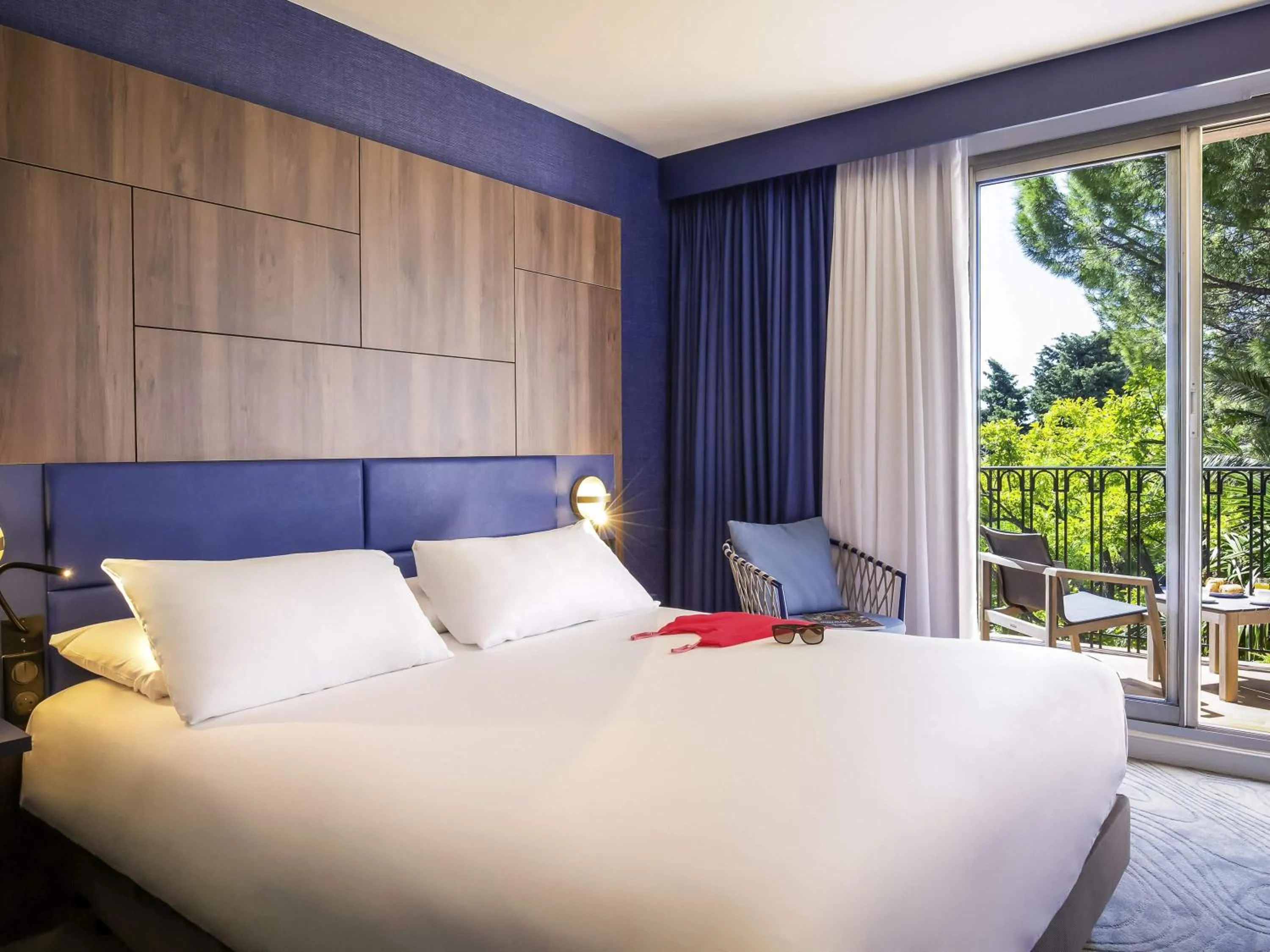 Bedroom, Bed in Mercure Marseille Centre Bompard La Corniche