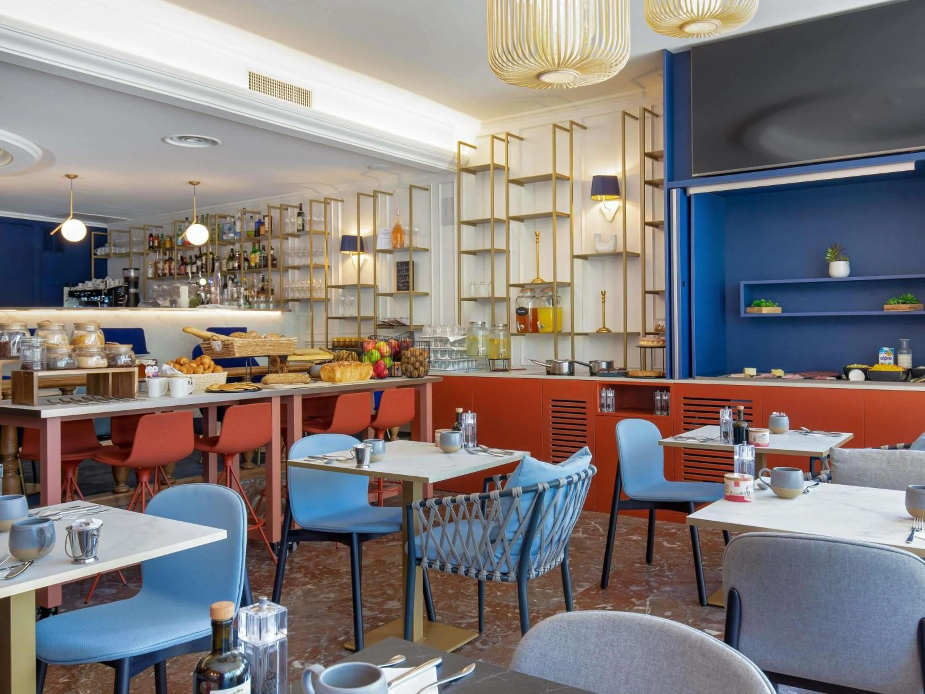 Restaurant/places to eat in Mercure Marseille Centre Bompard La Corniche