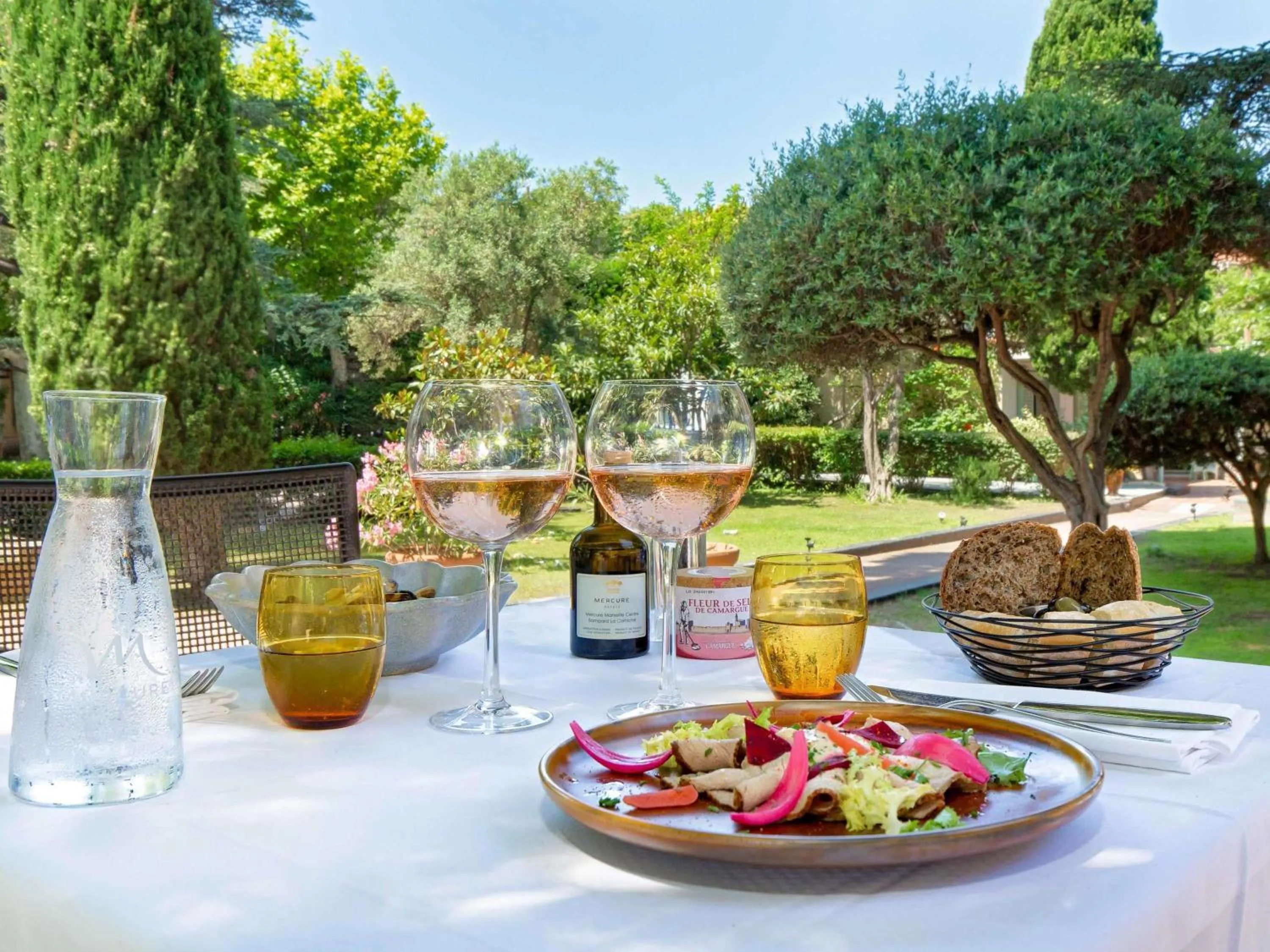 Restaurant/places to eat in Mercure Marseille Centre Bompard La Corniche