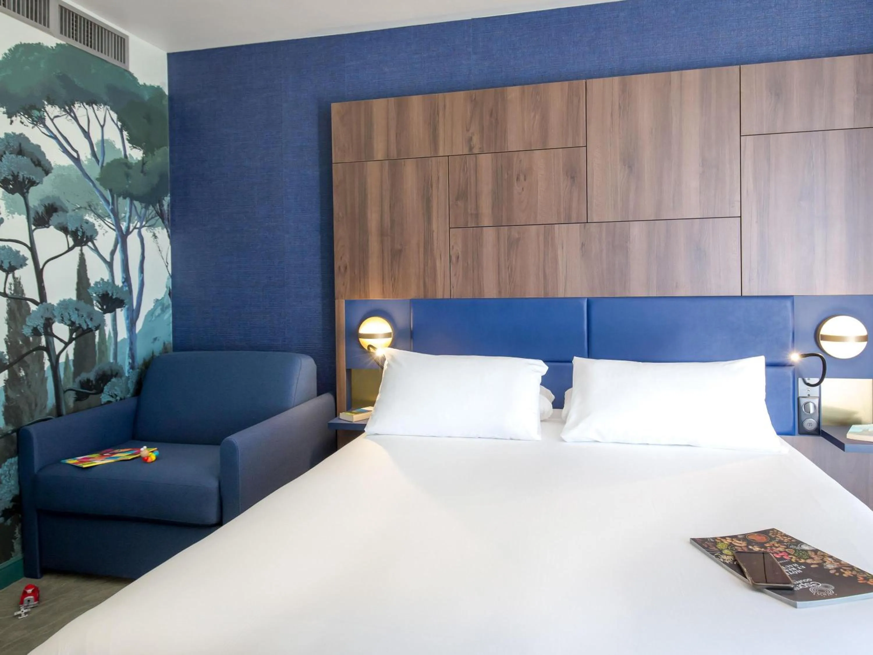 Bedroom, Bed in Mercure Marseille Centre Bompard La Corniche