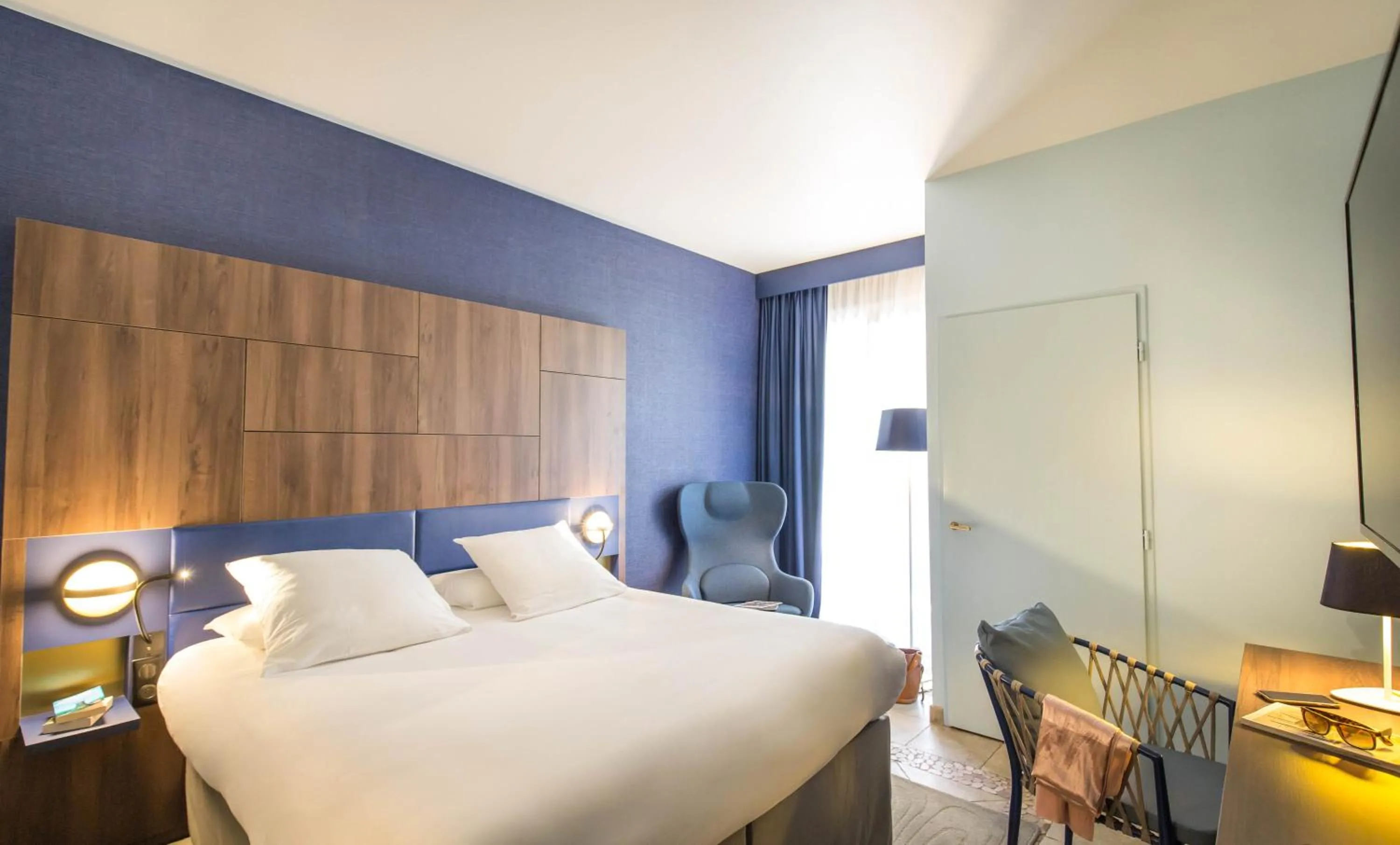 Bedroom, Bed in Mercure Marseille Centre Bompard La Corniche