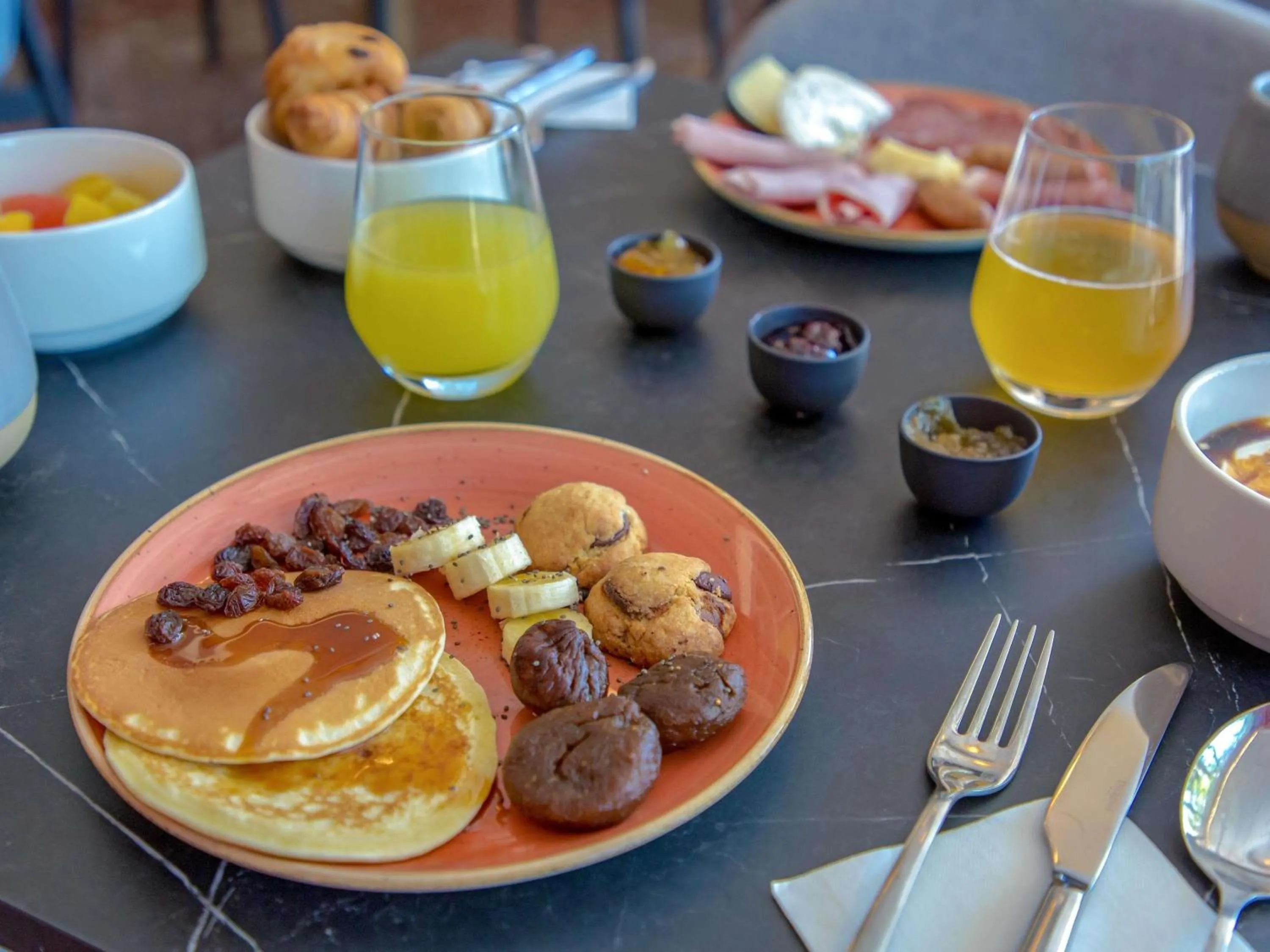 Restaurant/places to eat in Mercure Marseille Centre Bompard La Corniche