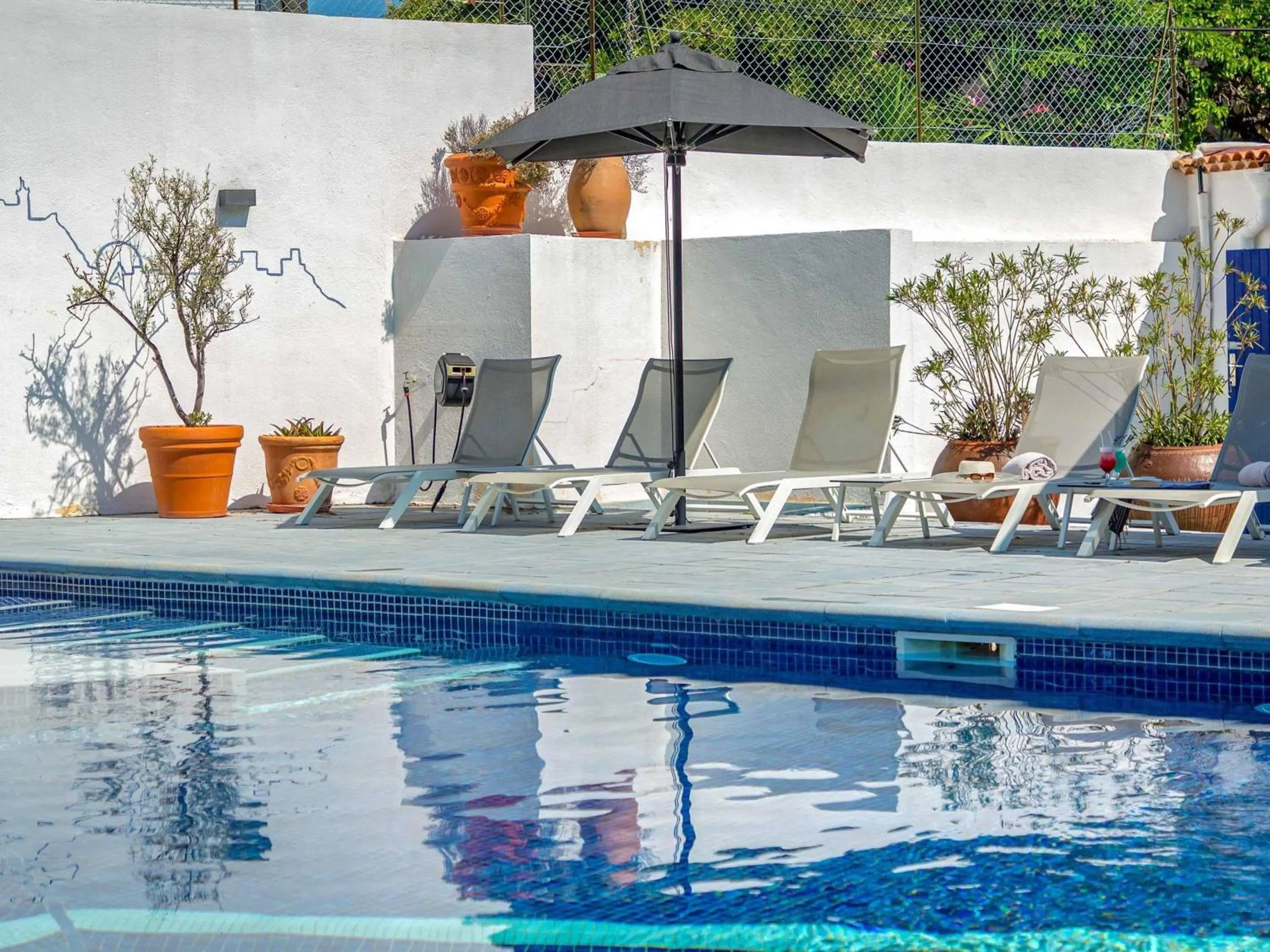 Pool view in Mercure Marseille Centre Bompard La Corniche