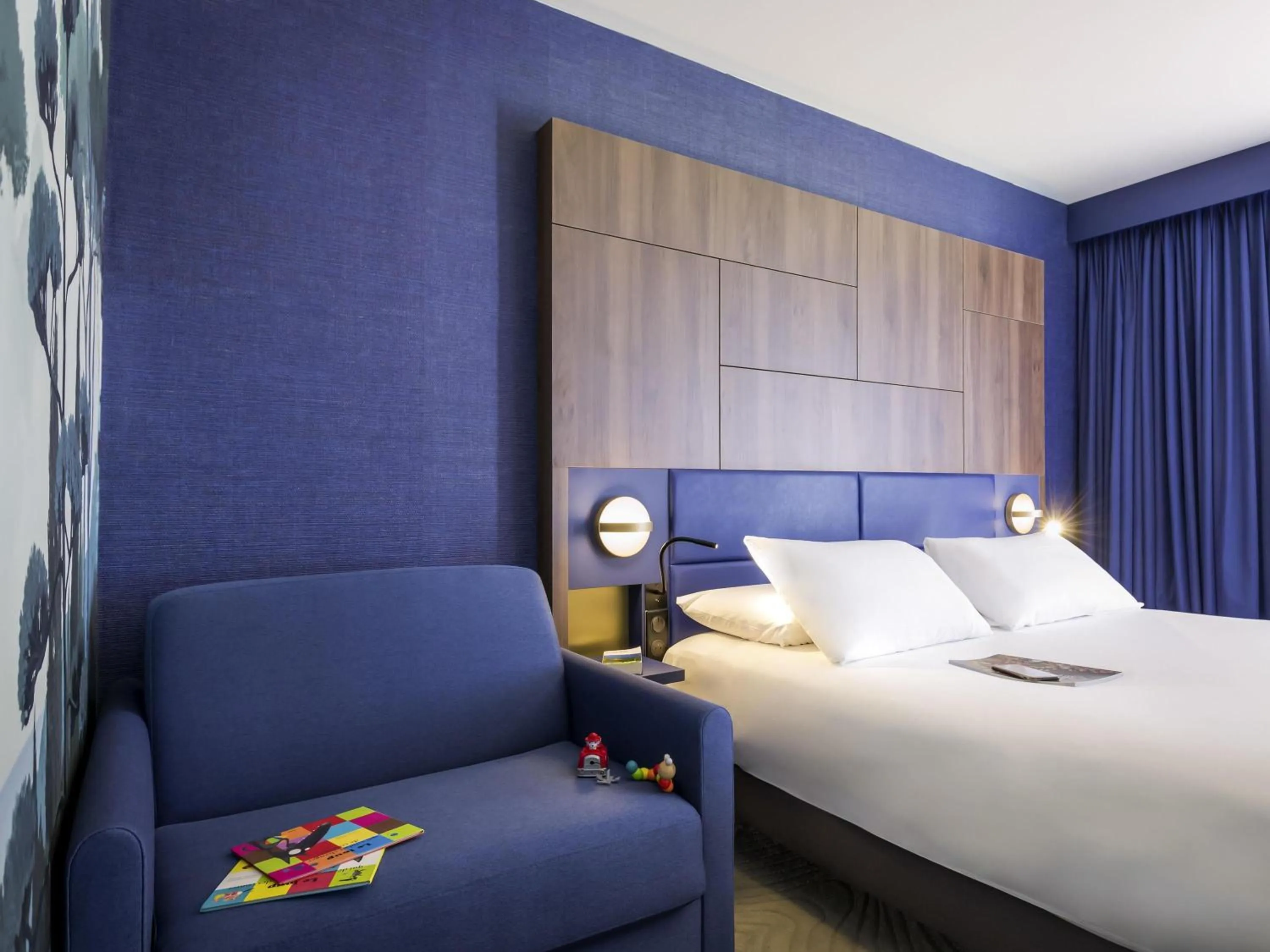 Bedroom, Bed in Mercure Marseille Centre Bompard La Corniche