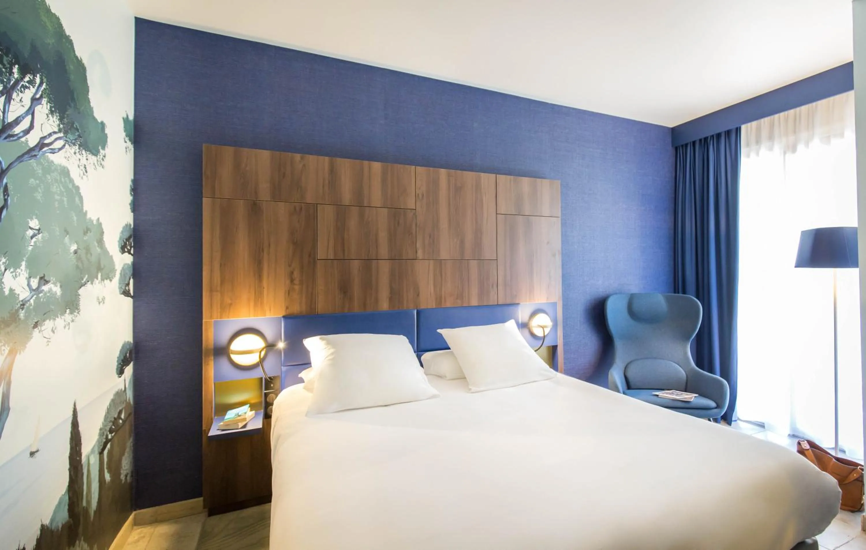 Bed in Mercure Marseille Centre Bompard La Corniche