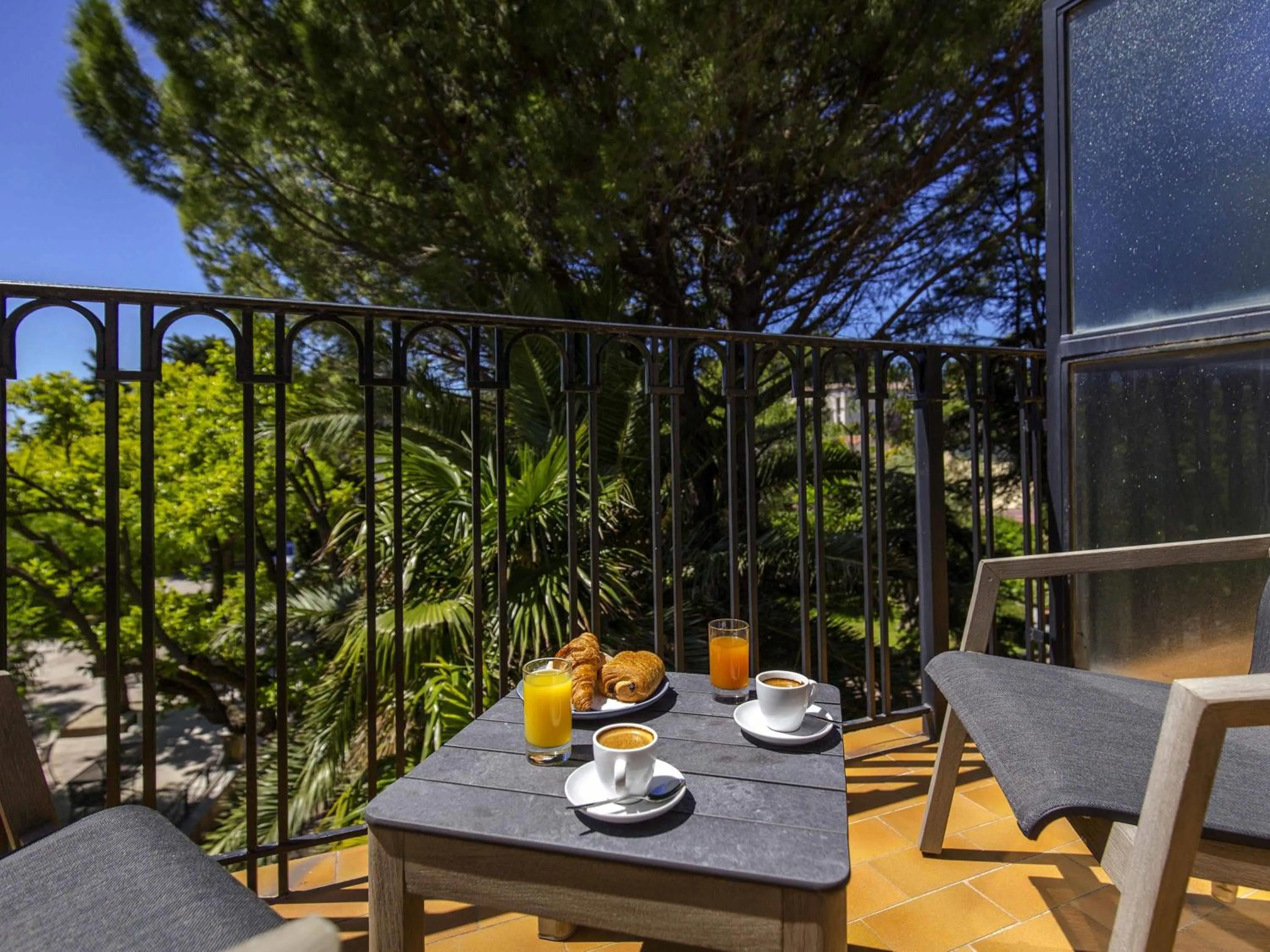 Bedroom in Mercure Marseille Centre Bompard La Corniche