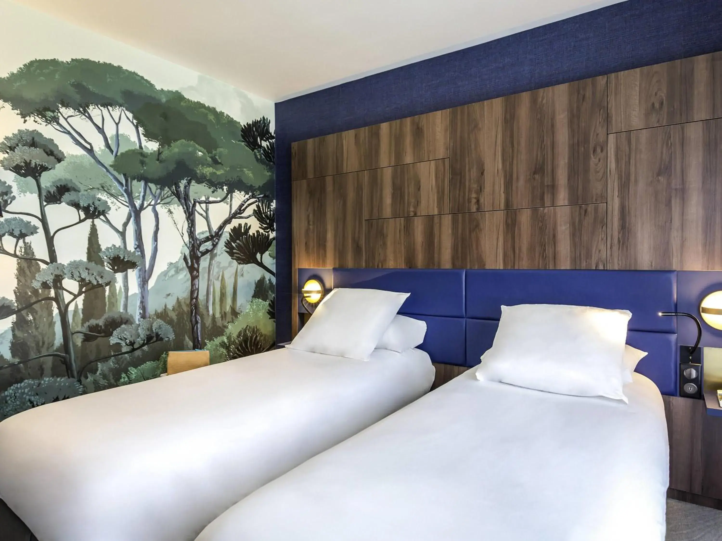 Classic Twin Room in Mercure Marseille Centre Bompard La Corniche Classic Twin Room in Mercure Marseille Centre Bompard La Corniche