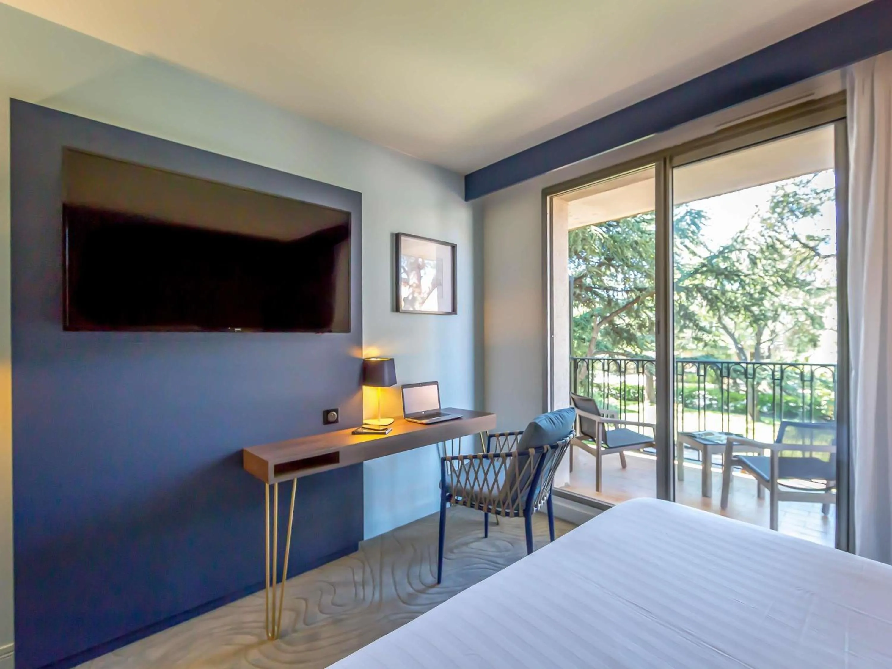 Bedroom, Bed in Mercure Marseille Centre Bompard La Corniche