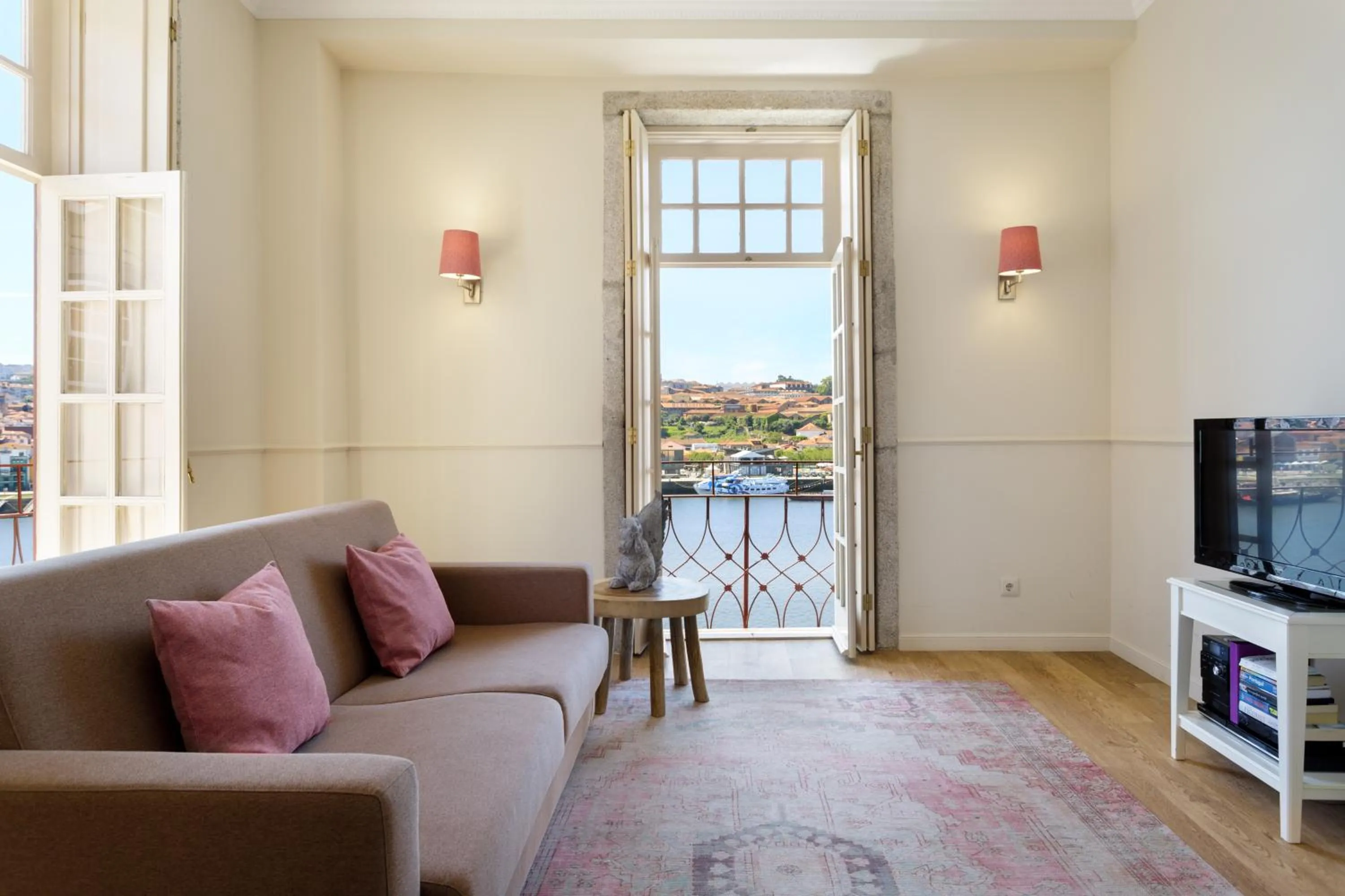 Living room in Oporto Home - River Front