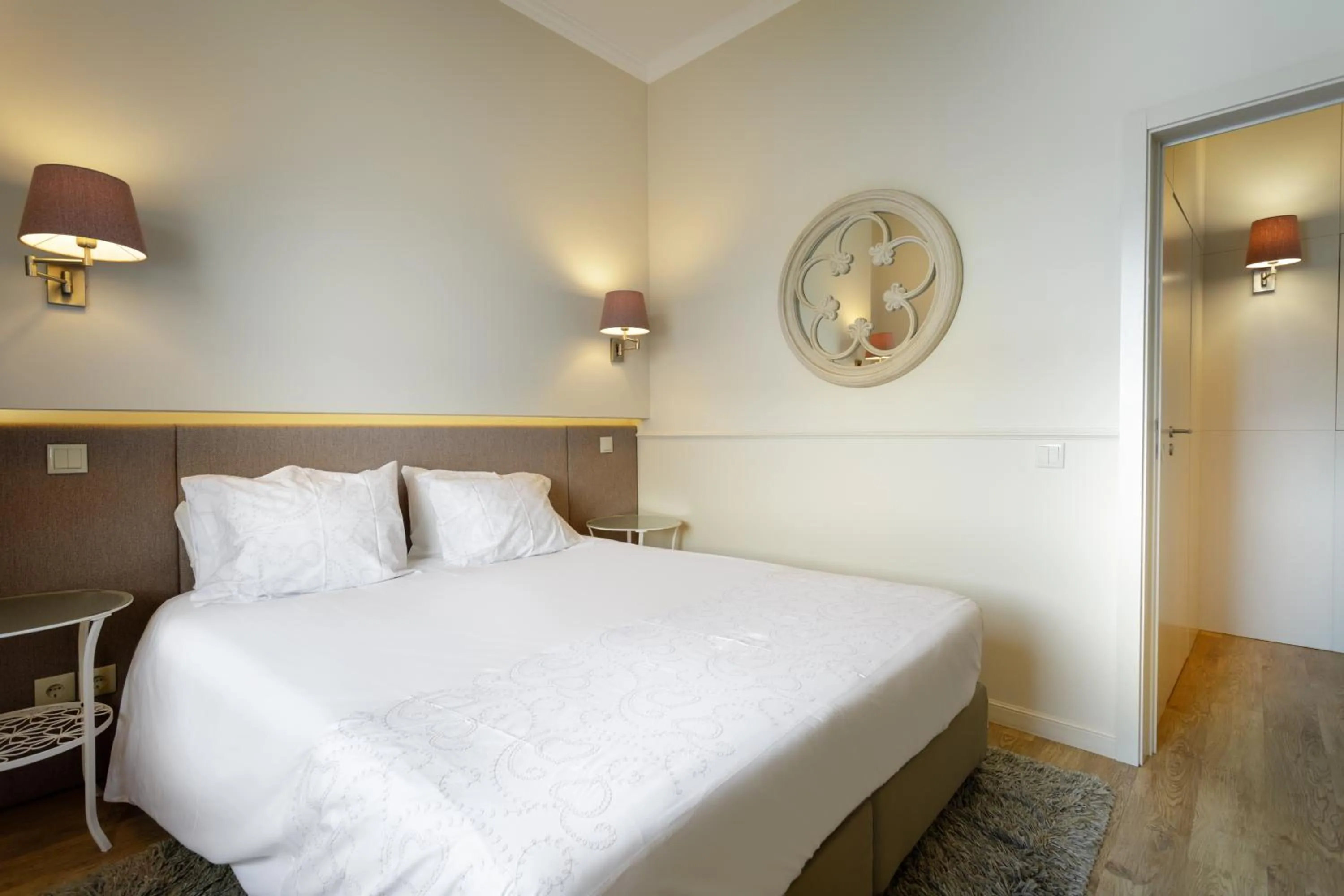 Photo of the whole room, Bed in Oporto Home - River Front