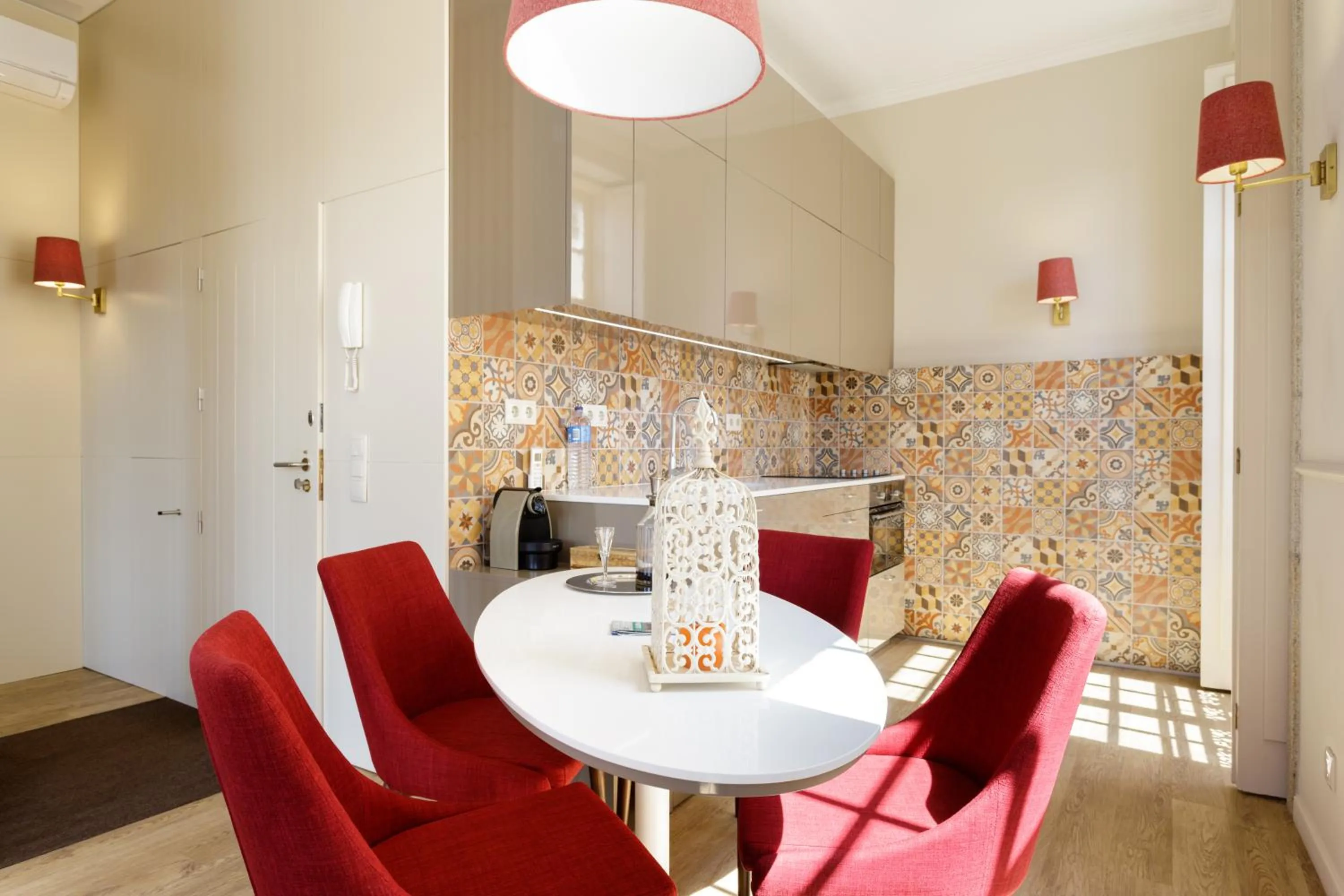 Dining area in Oporto Home - River Front