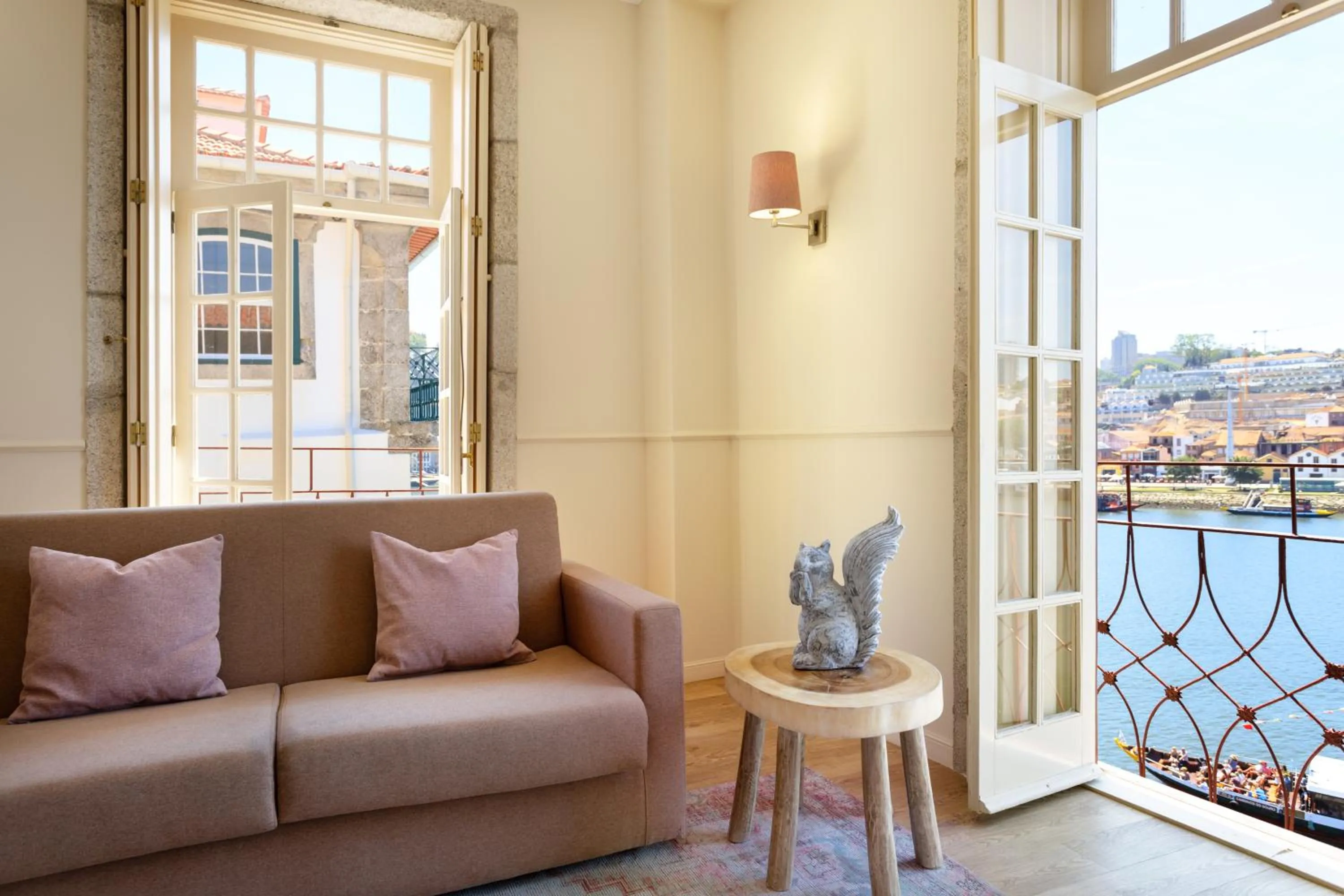 Living room in Oporto Home - River Front