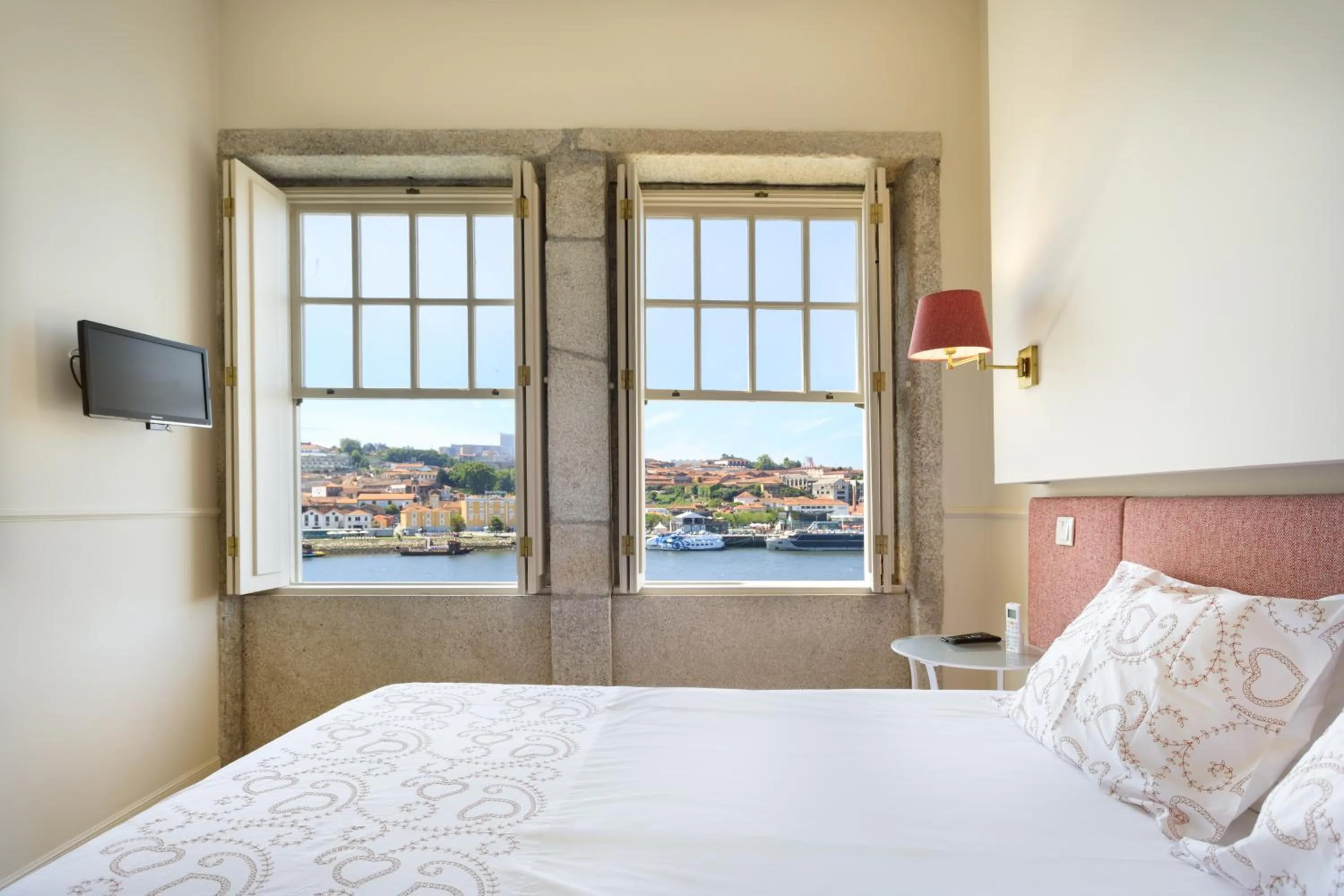 Bed in Oporto Home - River Front