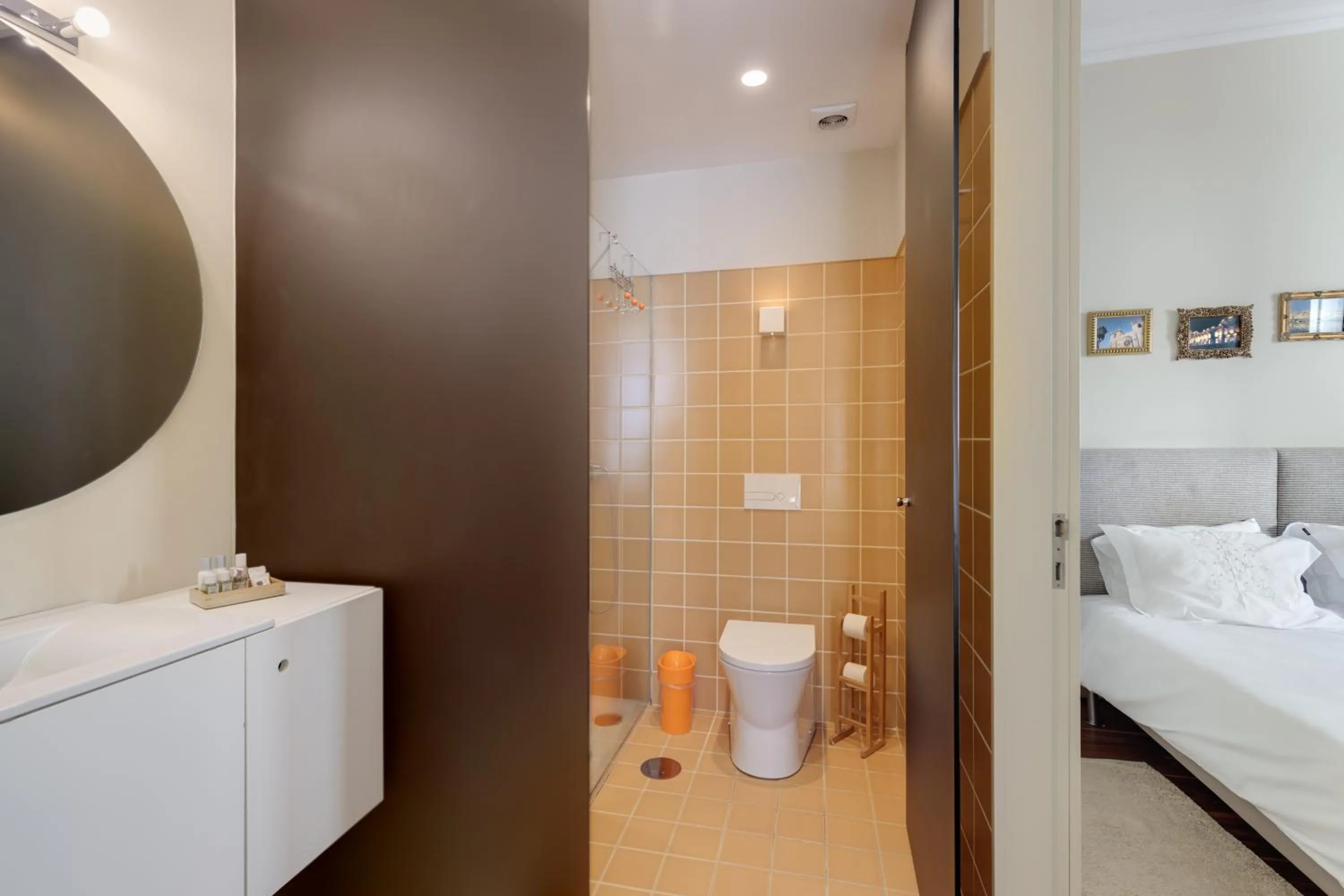 Bathroom, Bed in Oporto Home - River Front