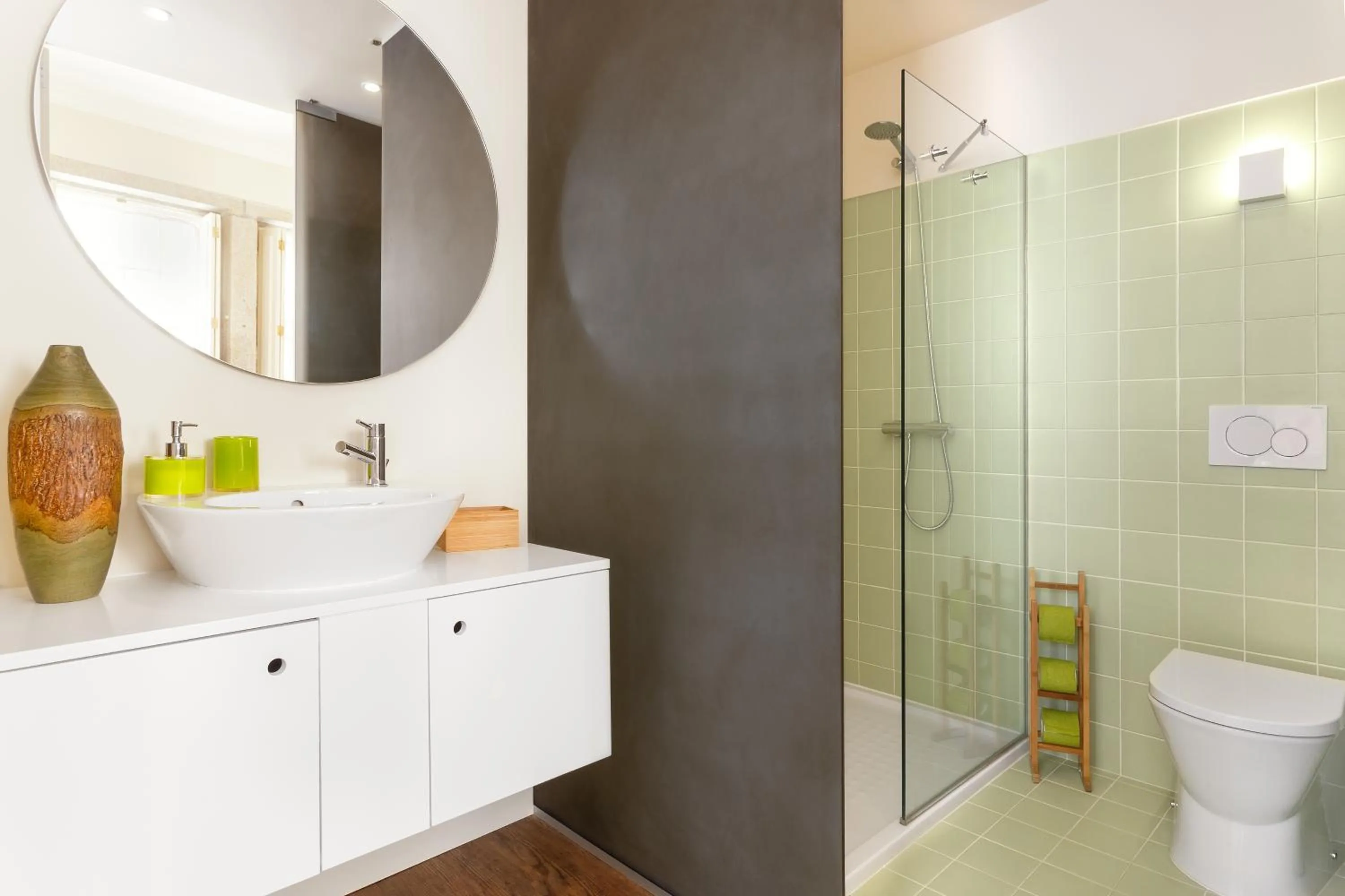 Shower in Oporto Home - River Front