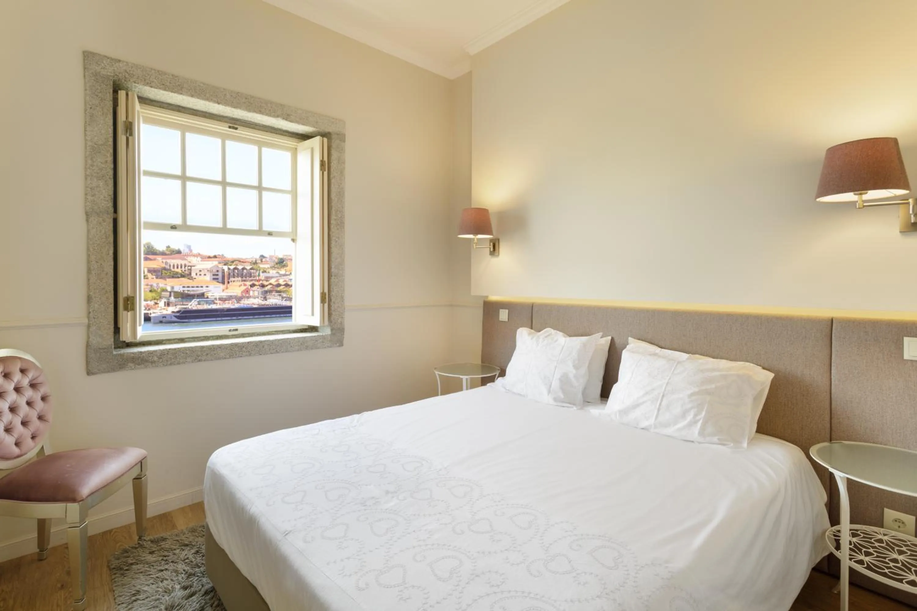 Bed in Oporto Home - River Front