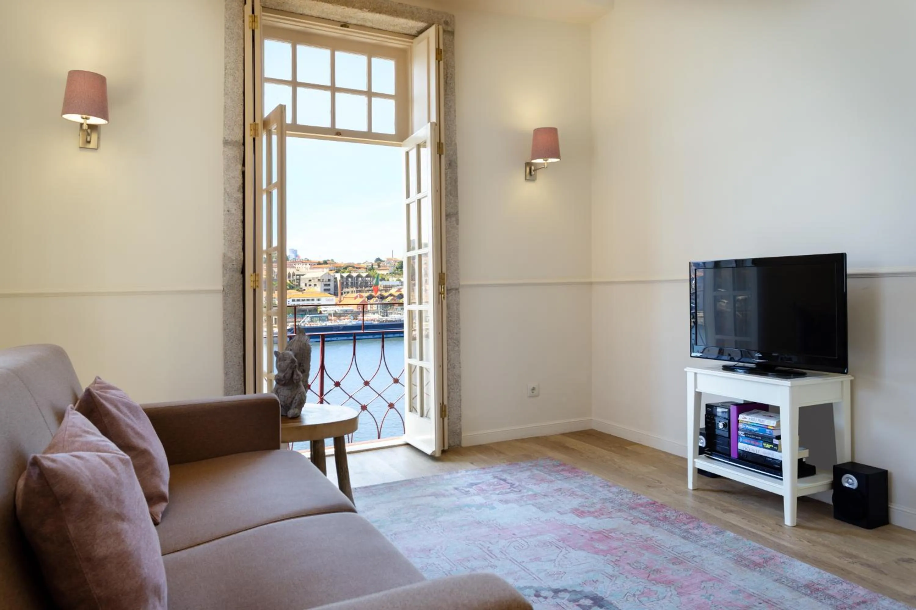 Living room in Oporto Home - River Front