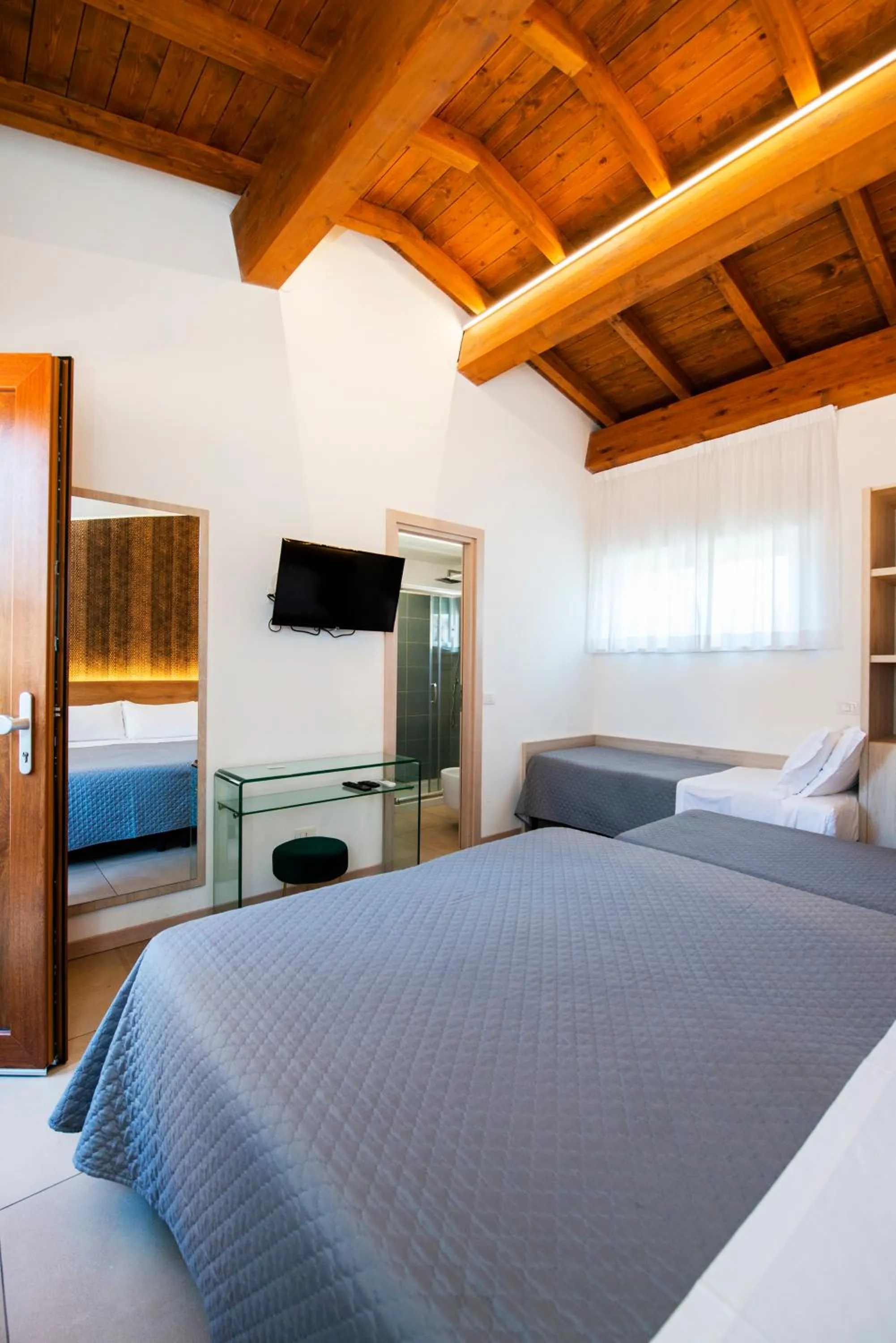 Photo of the whole room, Bed in Gu Hotel