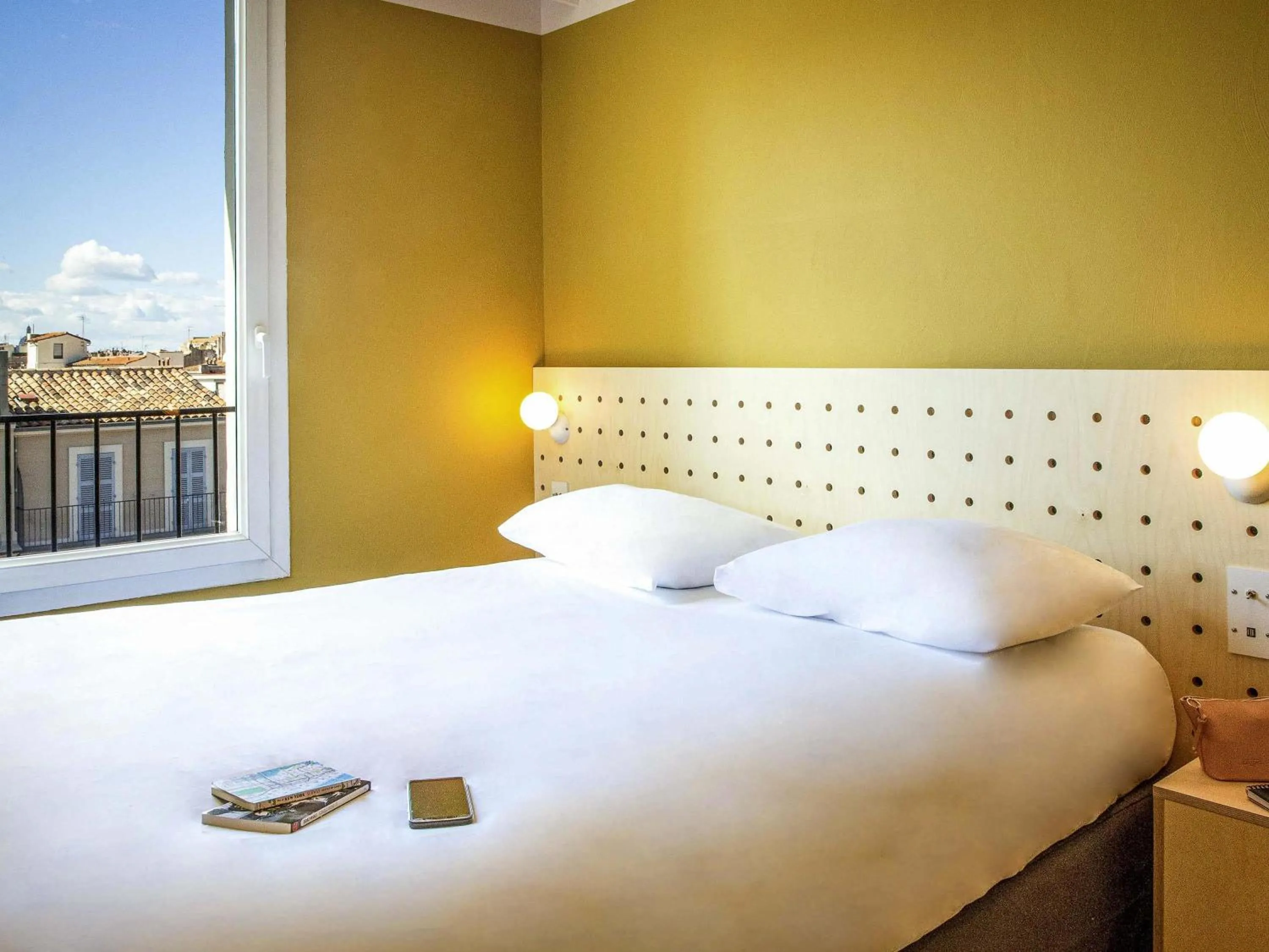 Bedroom, Bed in greet Marseille Centre Saint Charles