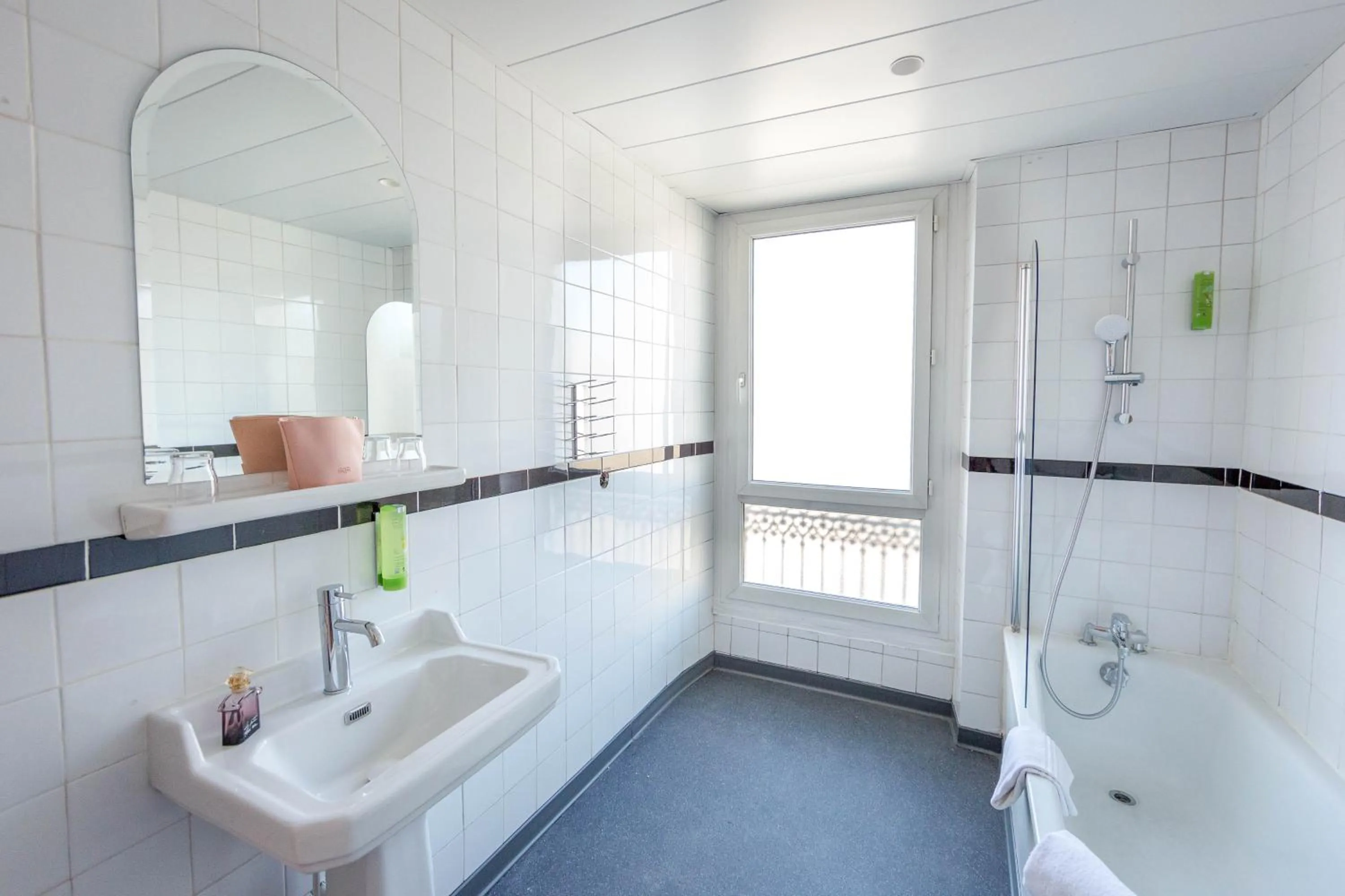 Bathroom in greet Marseille Centre Saint Charles