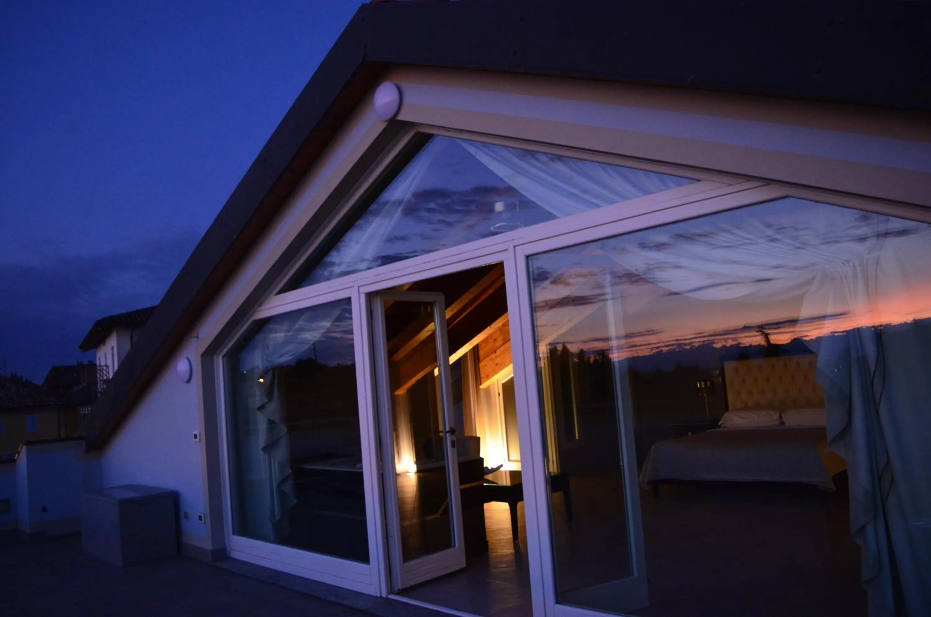 Photo of the whole room in Altezza