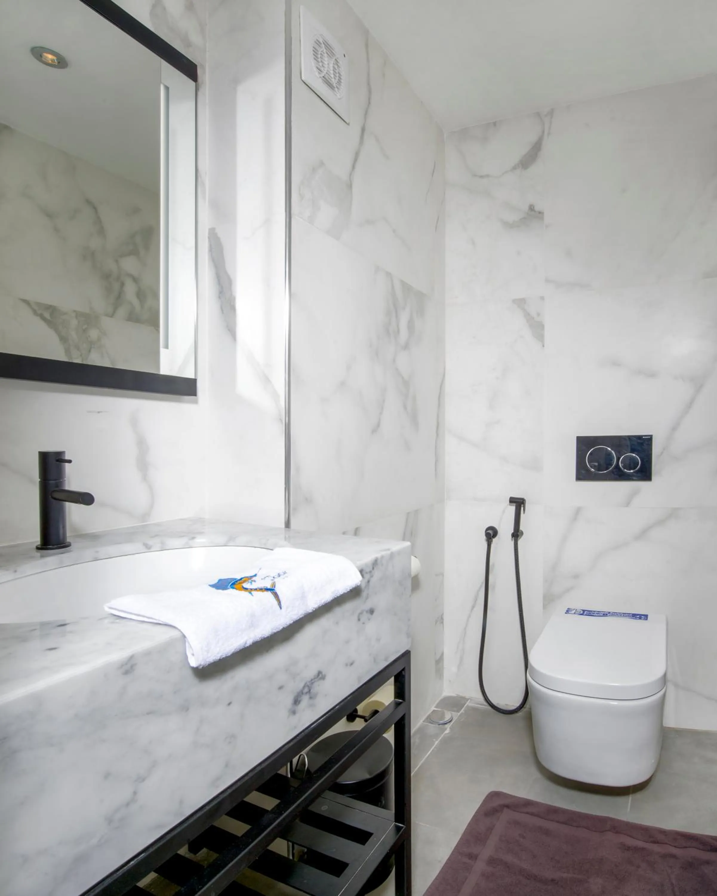 Toilet in Hotel Lagon 2