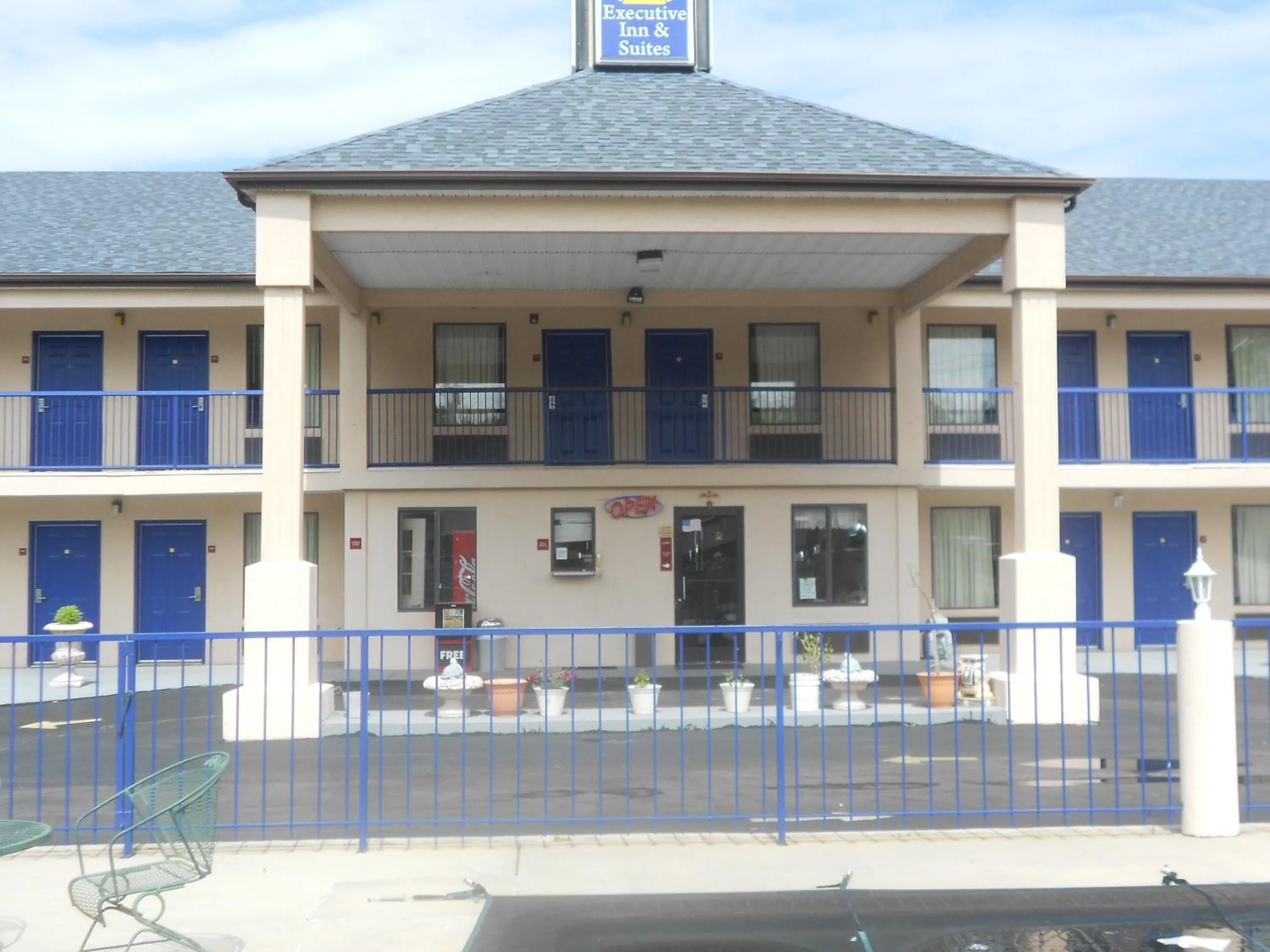 Executive Inn & Suites - Covington