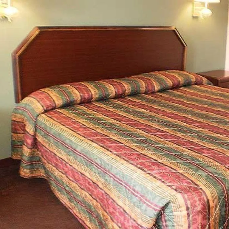 Bed in Executive Inn & Suites - Covington