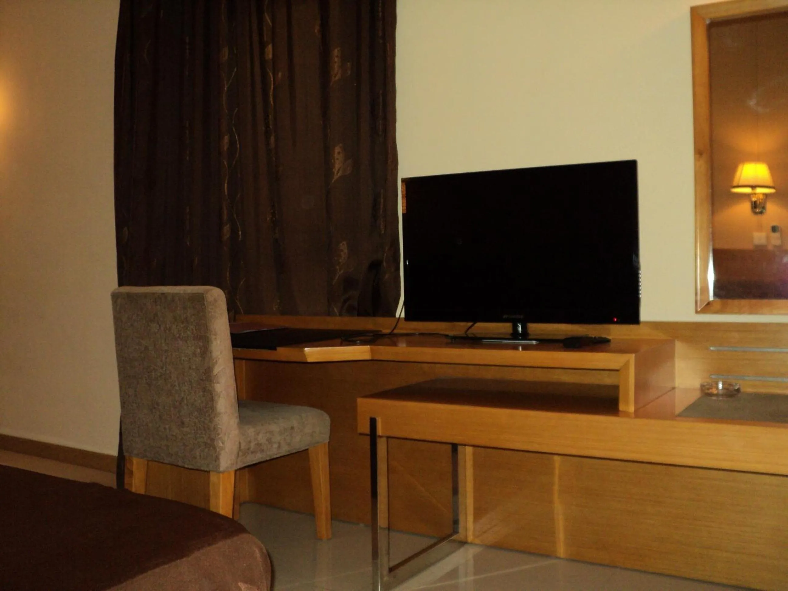 TV and multimedia in Monalysa St Honore Apartment & Studios Grand Bay