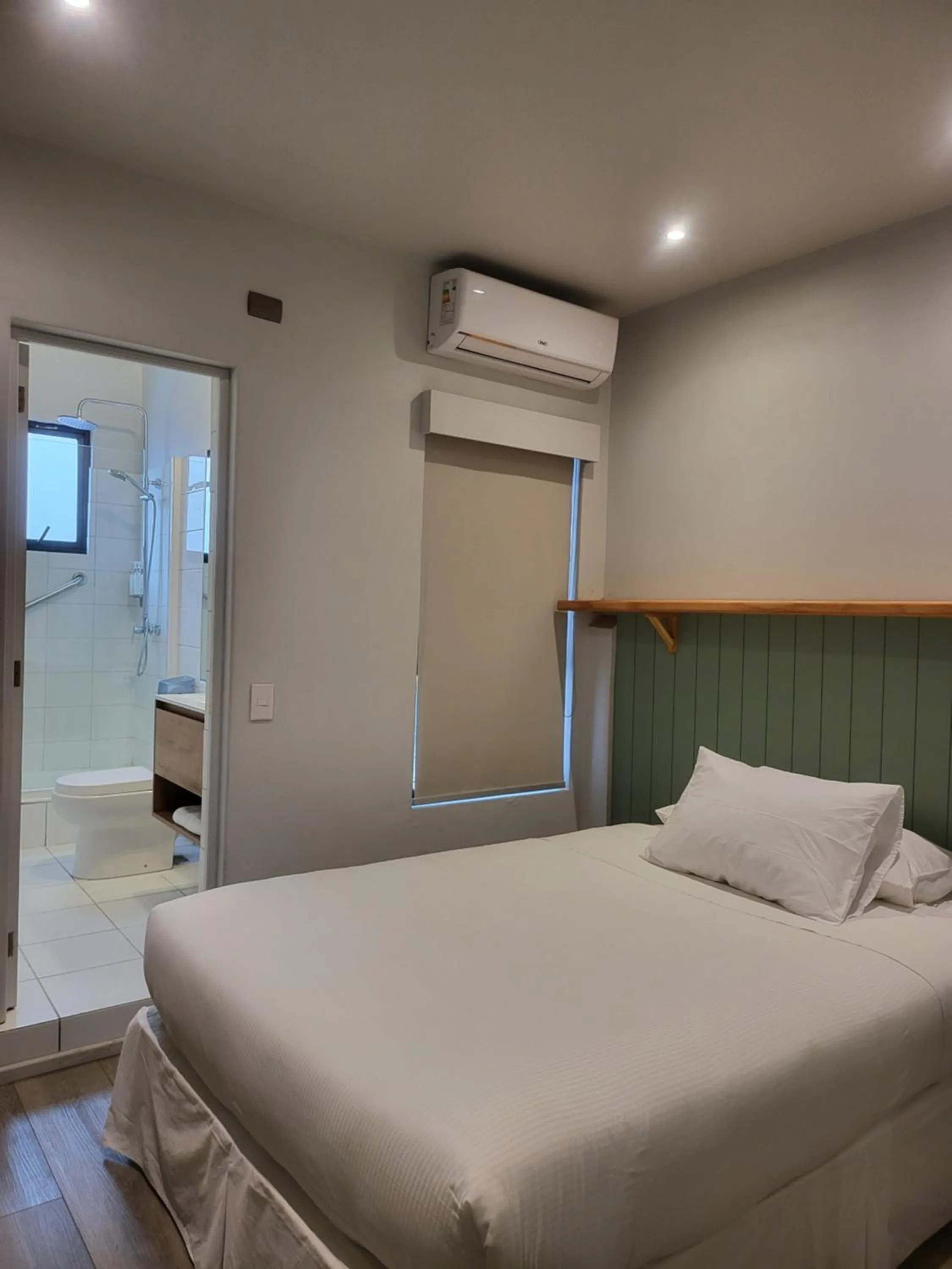 air conditioner, Bed in Hotel Las Terrazas Express