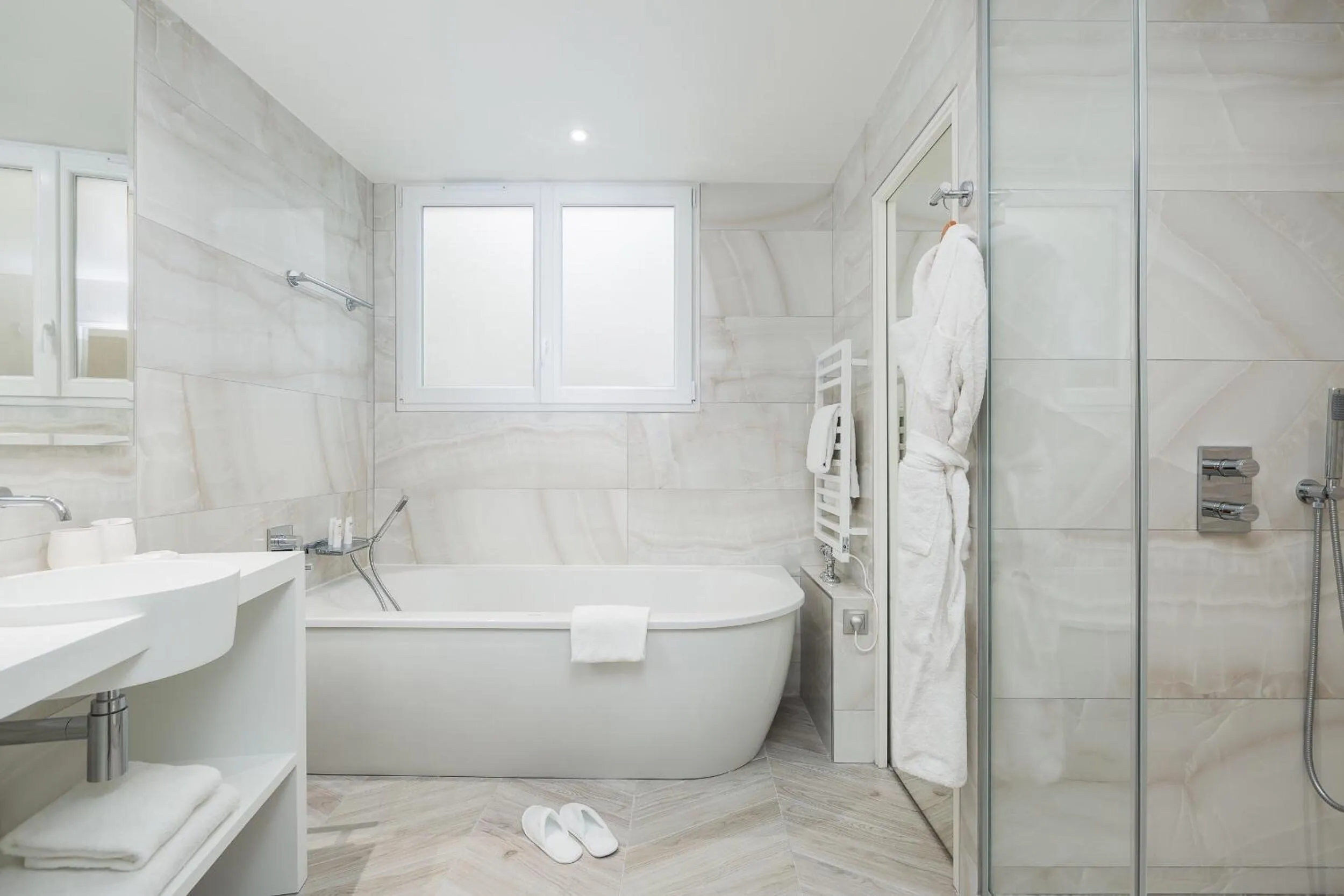 Bathroom in Hôtel Atala Champs Elysees