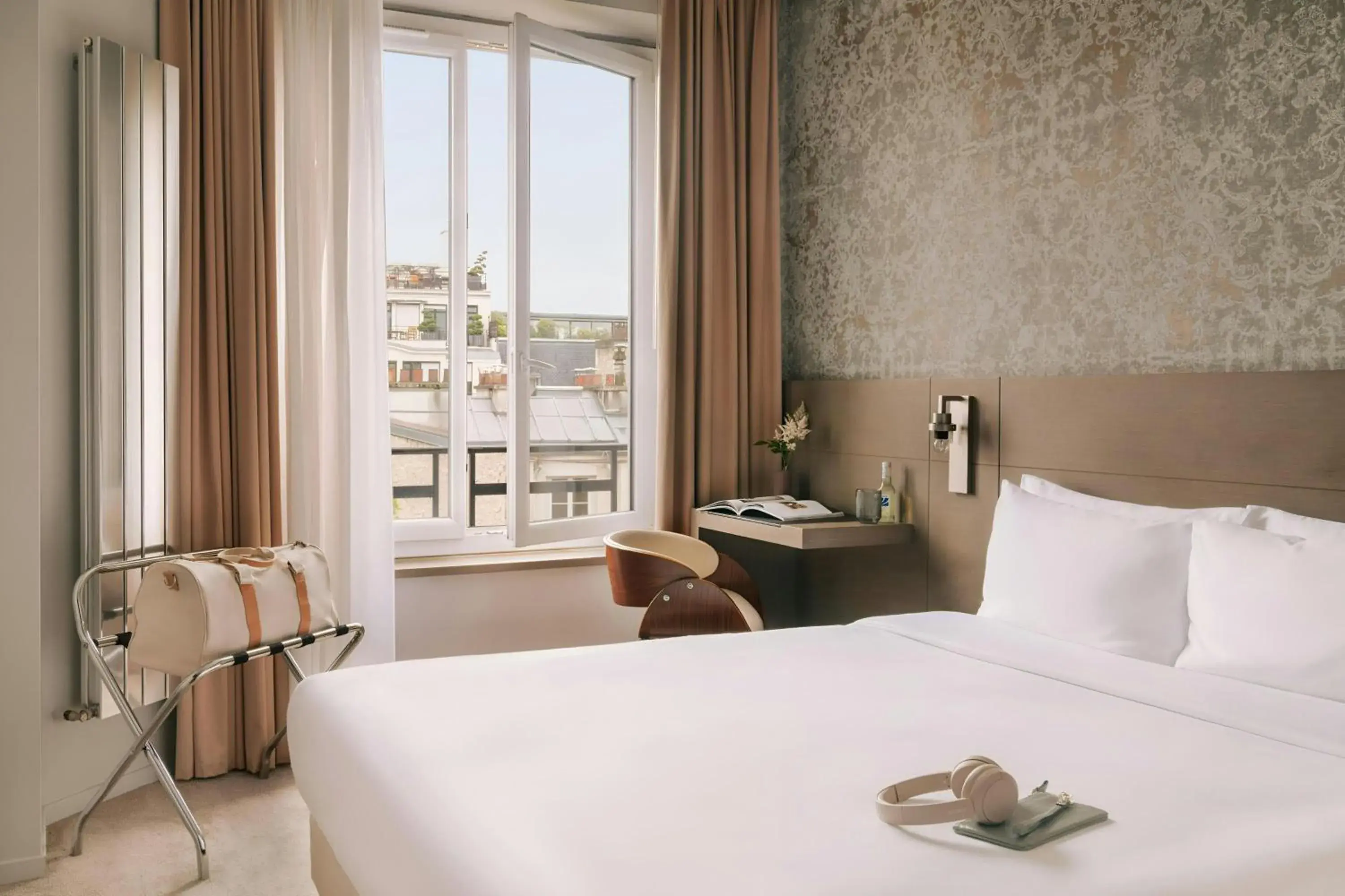 Queen Room in Atala Hotel Champs Elysées, Sonder by Marriott Bonvoy Queen Room in Atala Hotel Champs Elysées, Sonder by Marriott Bonvoy