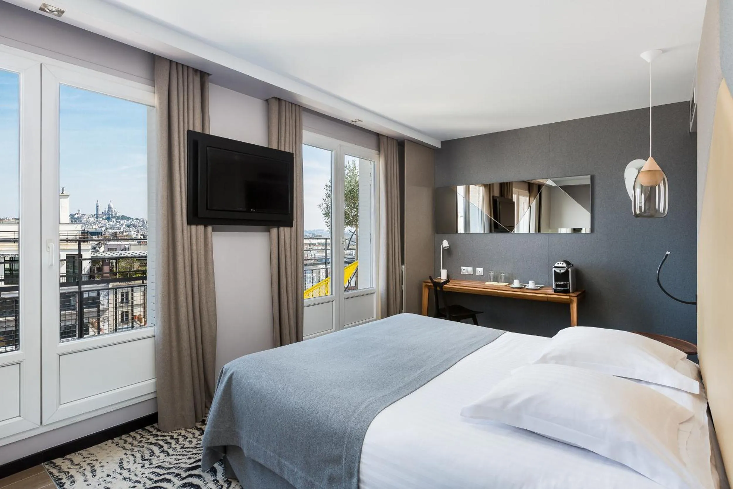 Photo of the whole room, Bed in Hôtel Atala Champs Elysees