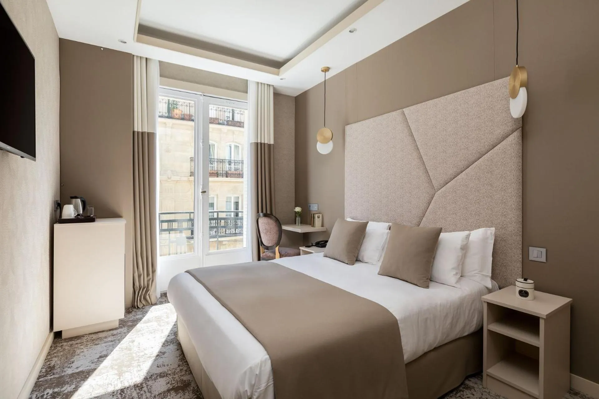 Bed in Hôtel Atala Champs Elysees