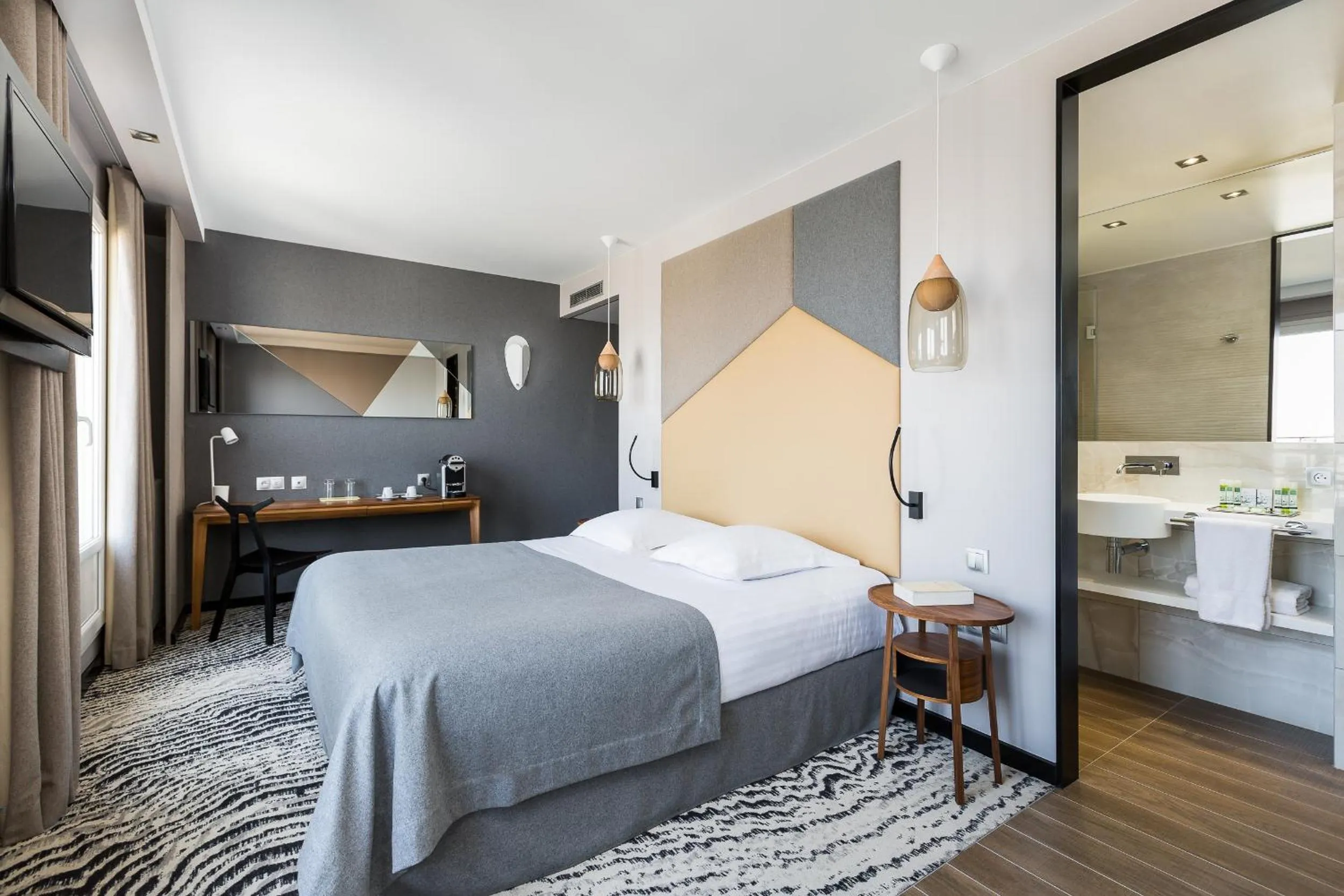 Bed in Hôtel Atala Champs Elysees