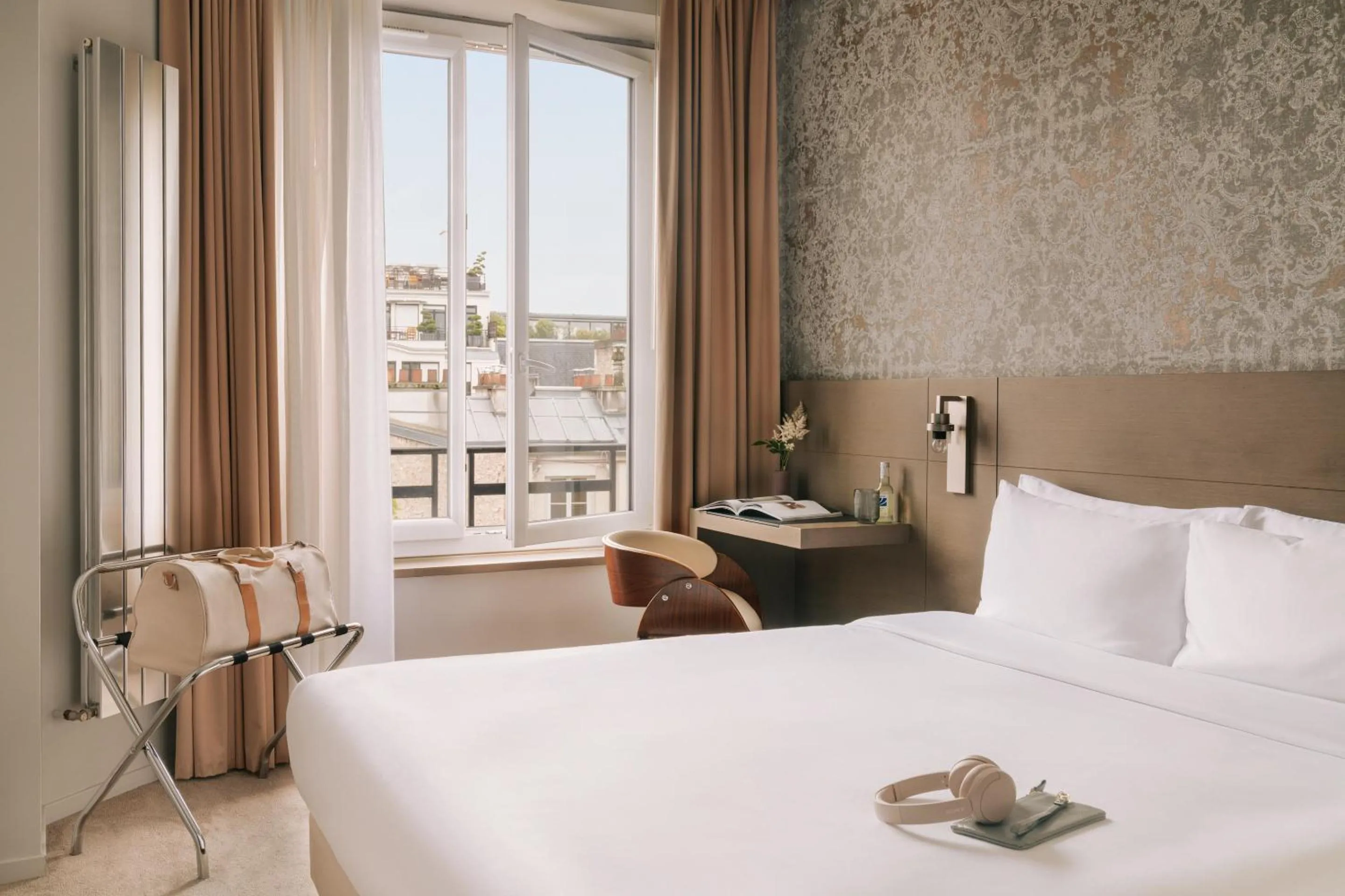 Bed in Hôtel Atala Champs Elysees