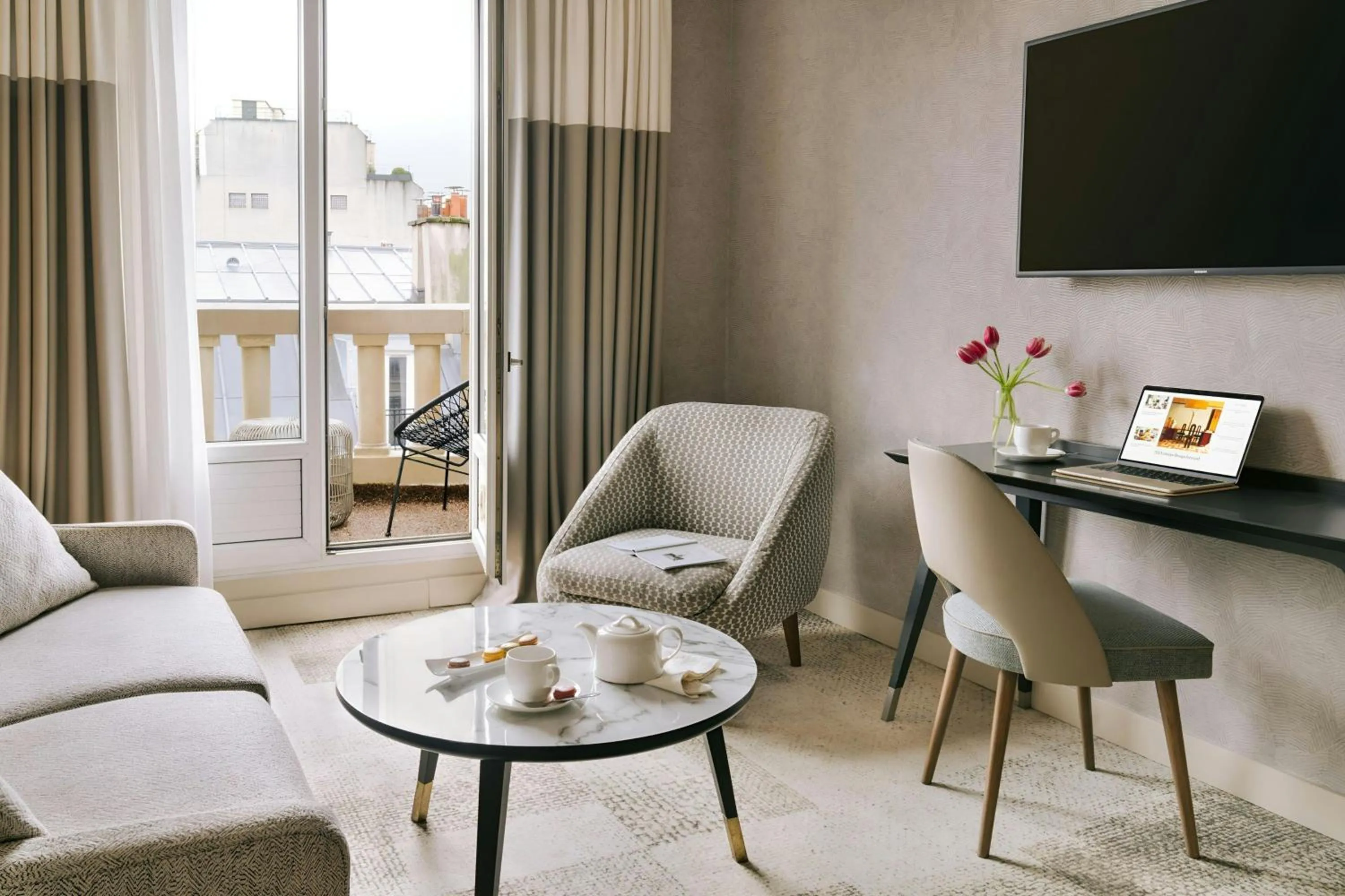 Living room in Atala Hotel Champs Elysées, Sonder by Marriott Bonvoy